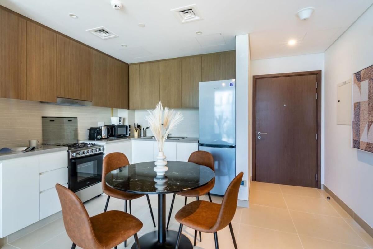 Silkhaus elegant 1BDR pad with Marina and Beach views new building