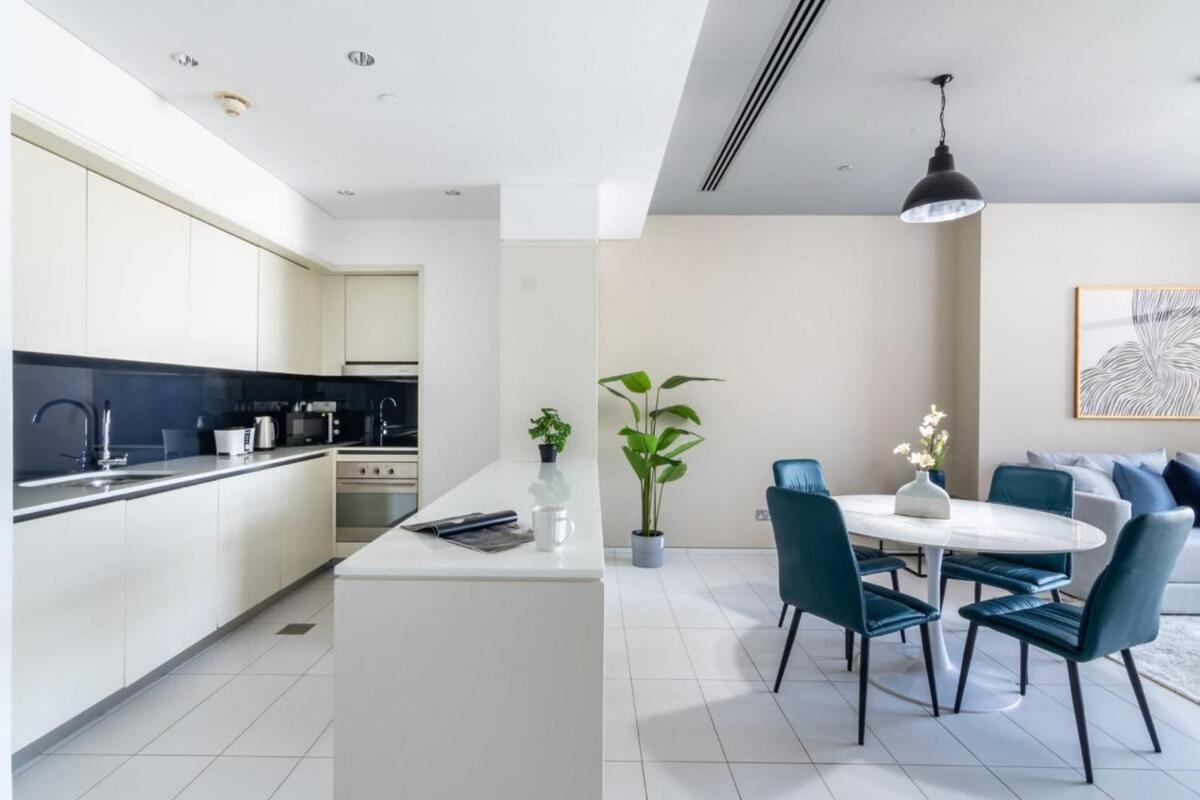 Silkhaus contemporary 1BDR with Downtown view in DIFC