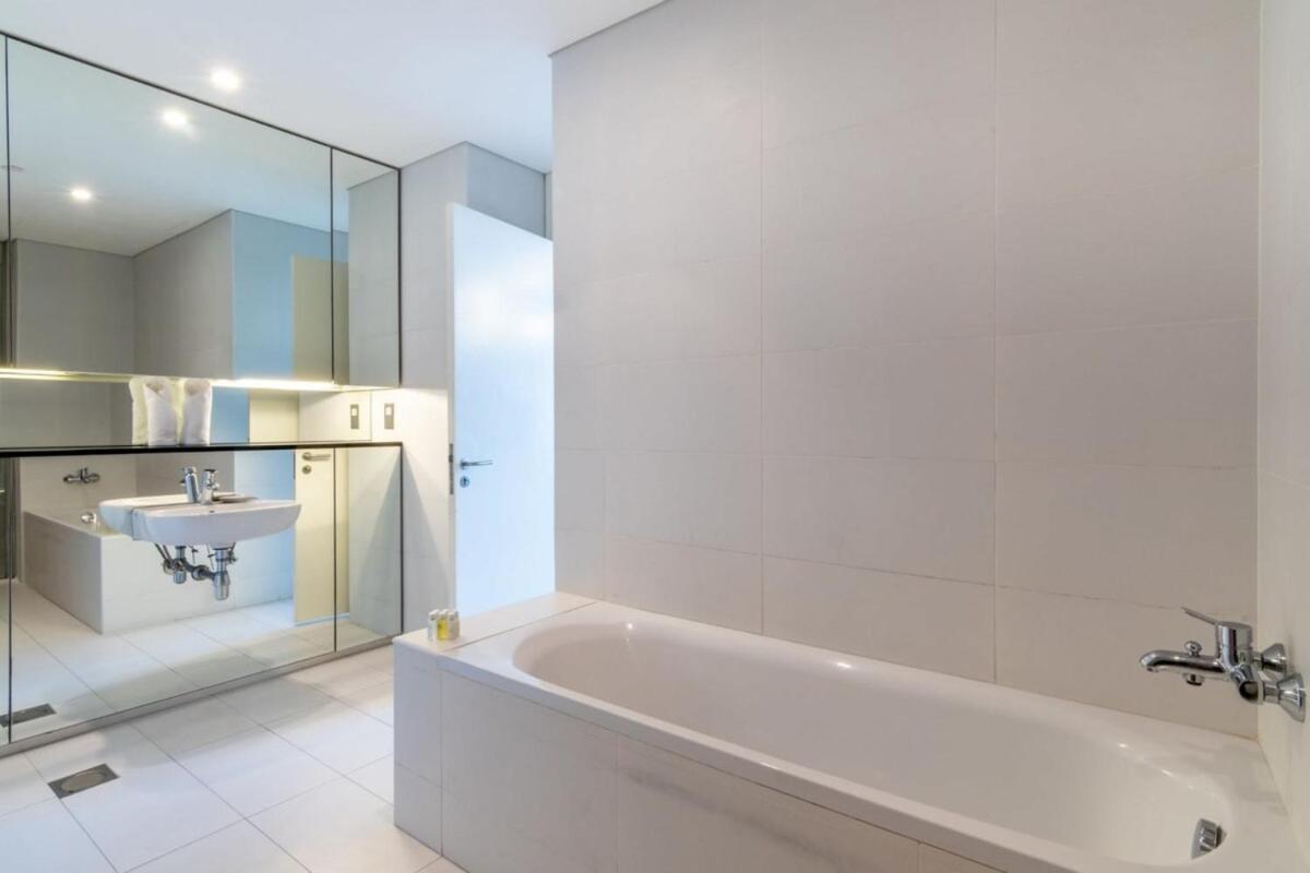 Silkhaus contemporary 1BDR with Downtown view in DIFC