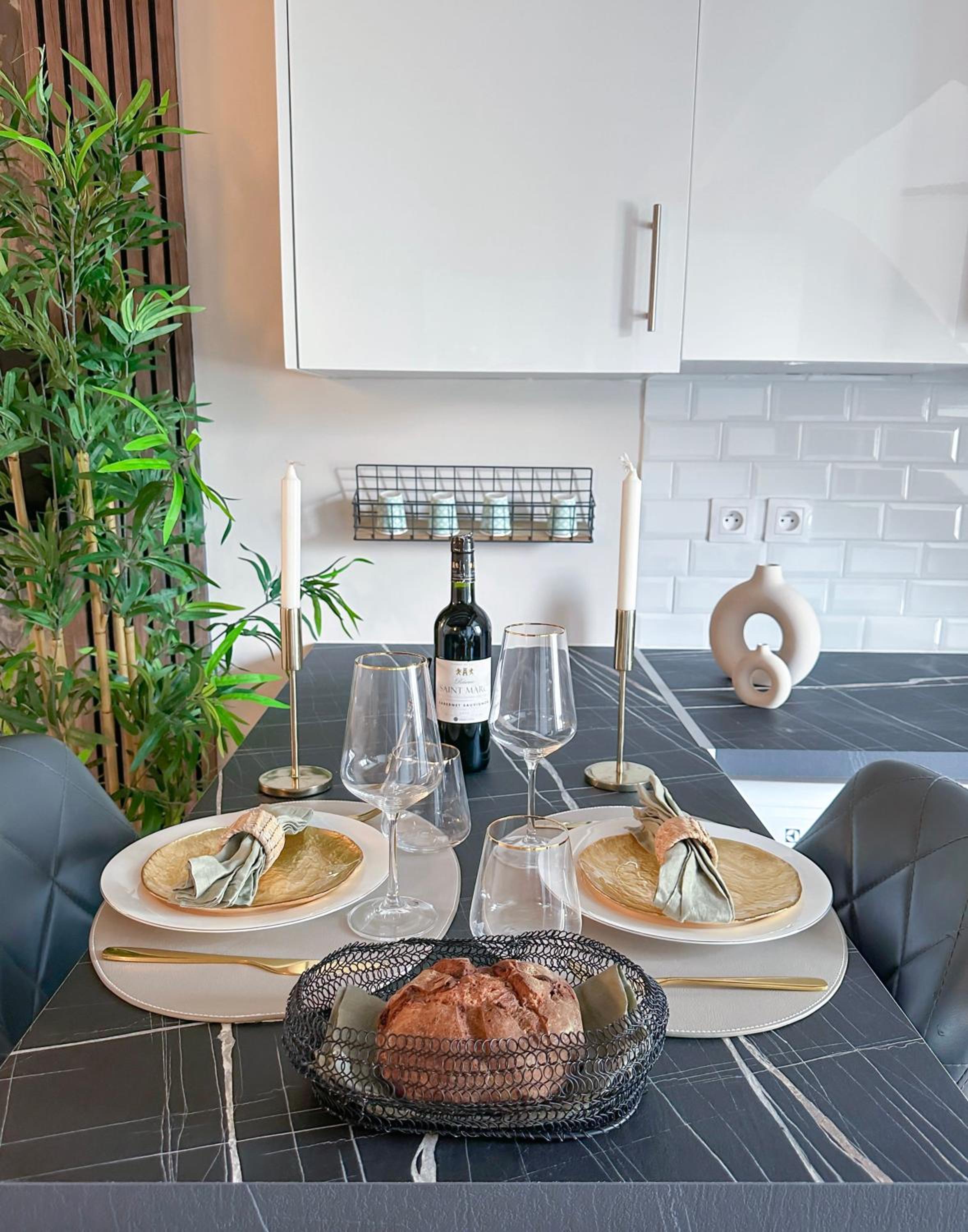 1612 B - Best deal in Pigalle