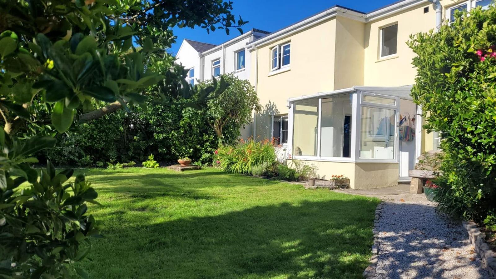 Cosy terraced Cornish cottage near the sea view 4