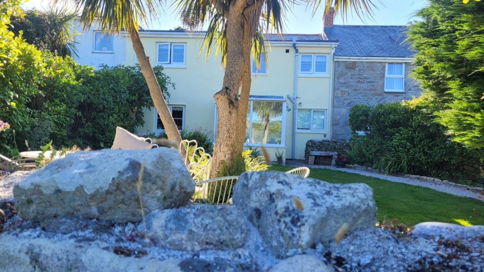 Cosy terraced Cornish cottage near the sea view 3