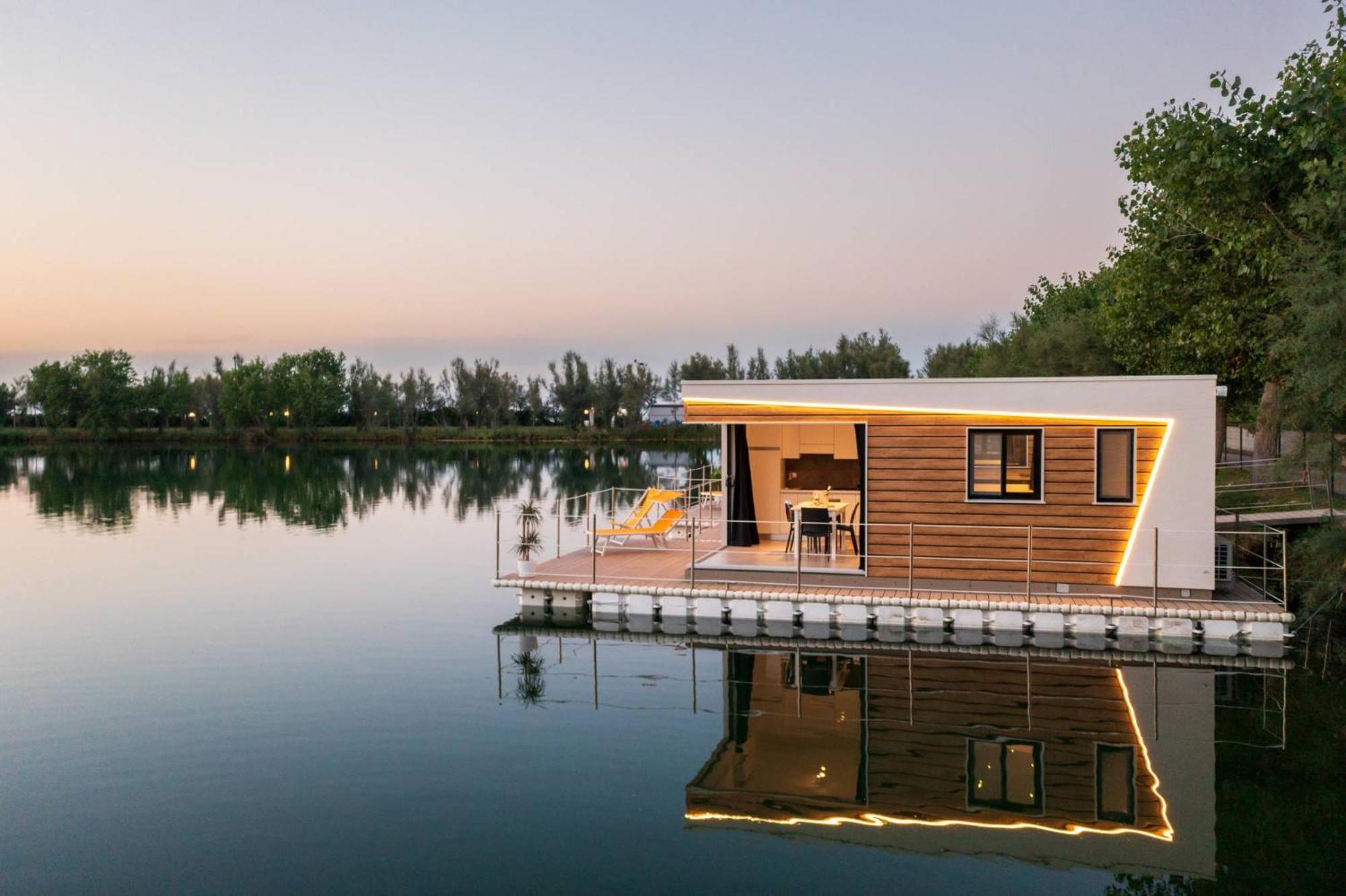 Village Lake Placid