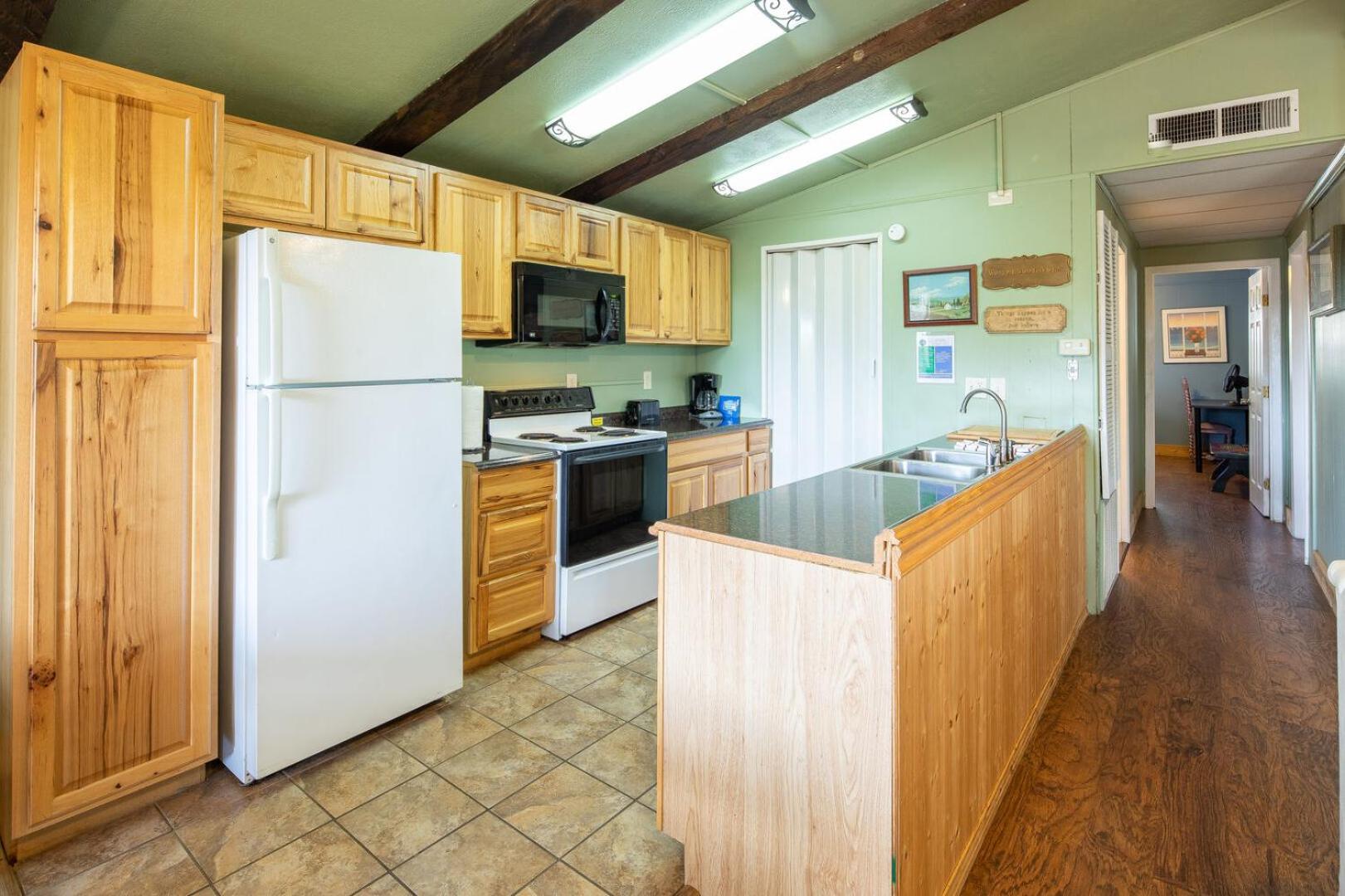 Casa del Lago - Lakefront Home! Direct Access to Canyon Lake