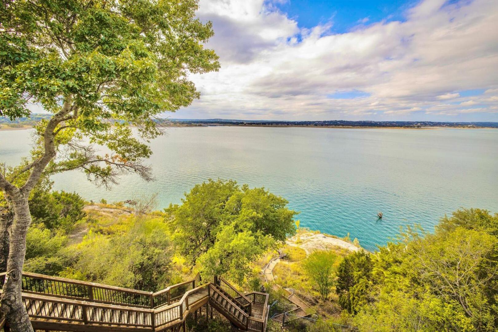 Overlook Pointe Lake House- Waterfront with Stunning Views and Hot Tub!