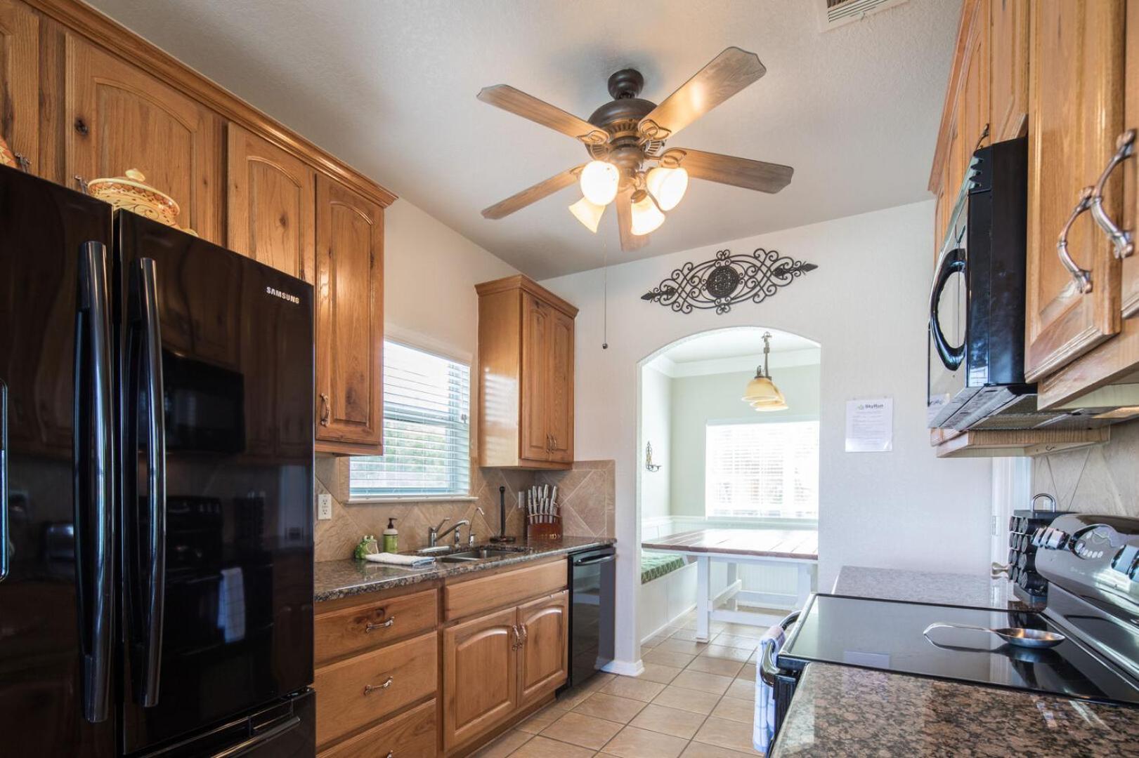 Overlook Pointe Lake House- Waterfront with Stunning Views and Hot Tub!