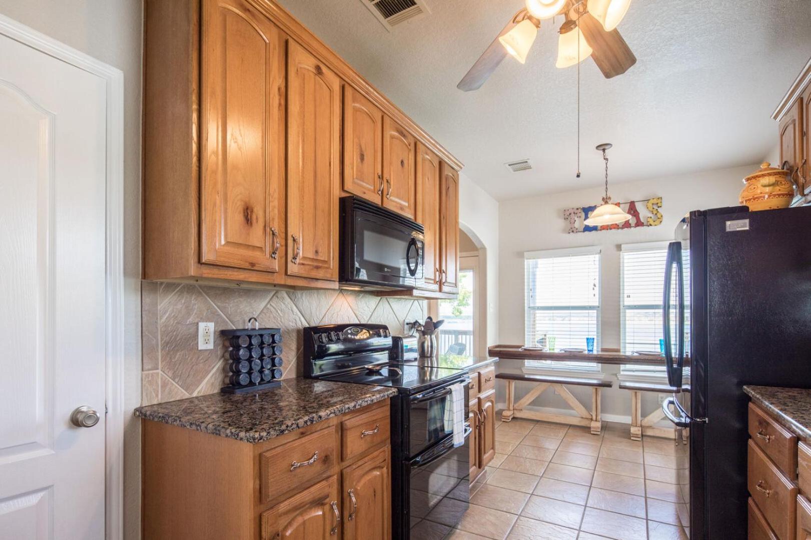 Overlook Pointe Lake House- Waterfront with Stunning Views and Hot Tub!