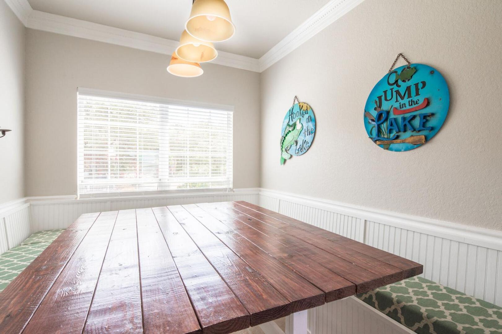 Overlook Pointe Lake House- Waterfront with Stunning Views and Hot Tub!