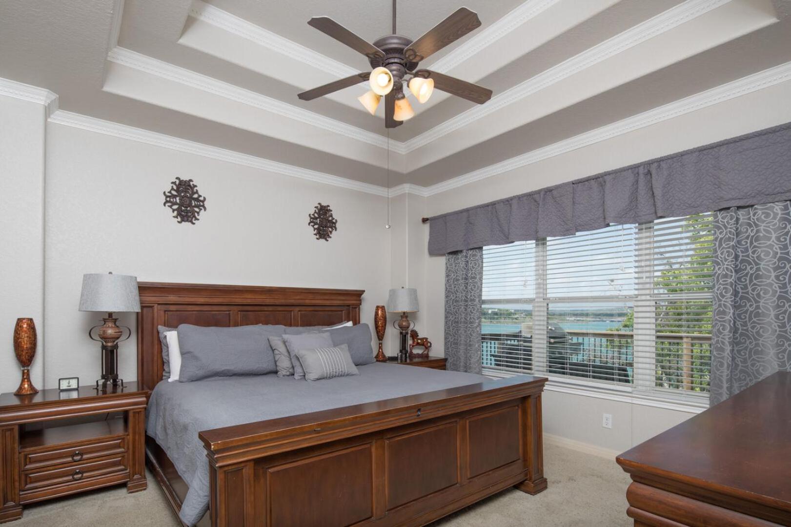 Overlook Pointe Lake House- Waterfront with Stunning Views and Hot Tub!