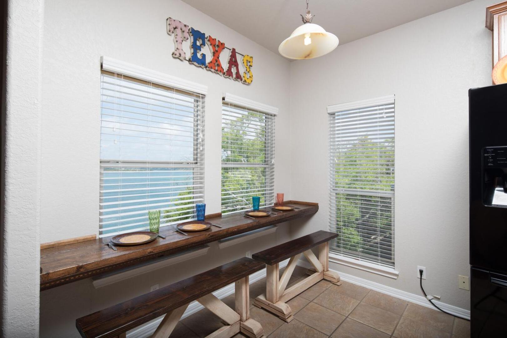 Overlook Pointe Lake House- Waterfront with Stunning Views and Hot Tub!