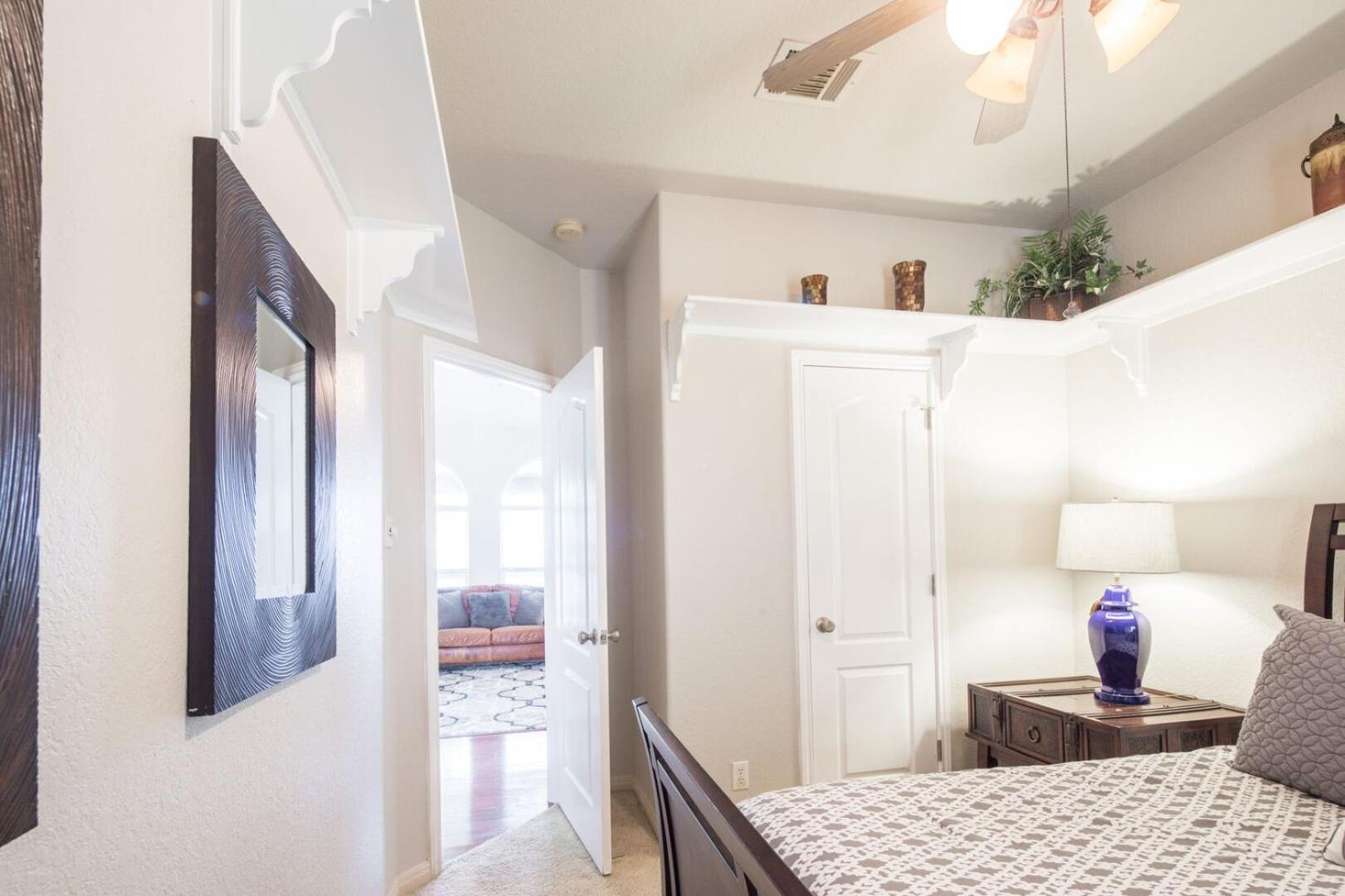 Overlook Pointe Lake House- Waterfront with Stunning Views and Hot Tub!