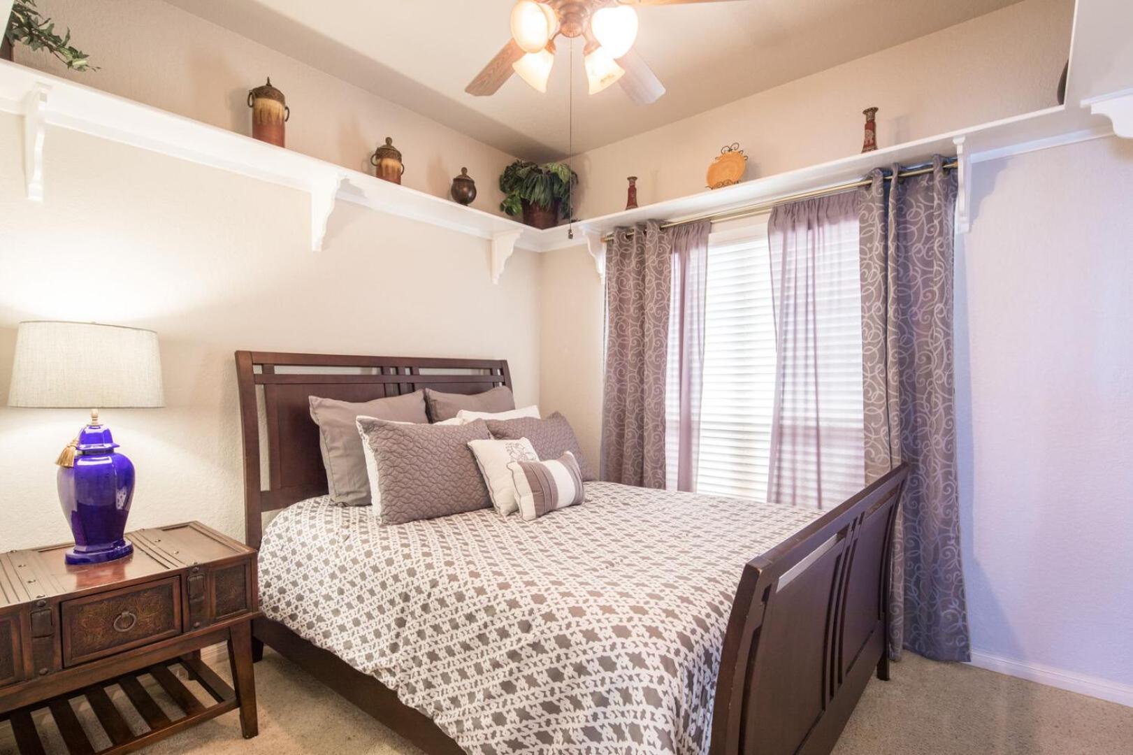 Overlook Pointe Lake House- Waterfront with Stunning Views and Hot Tub!