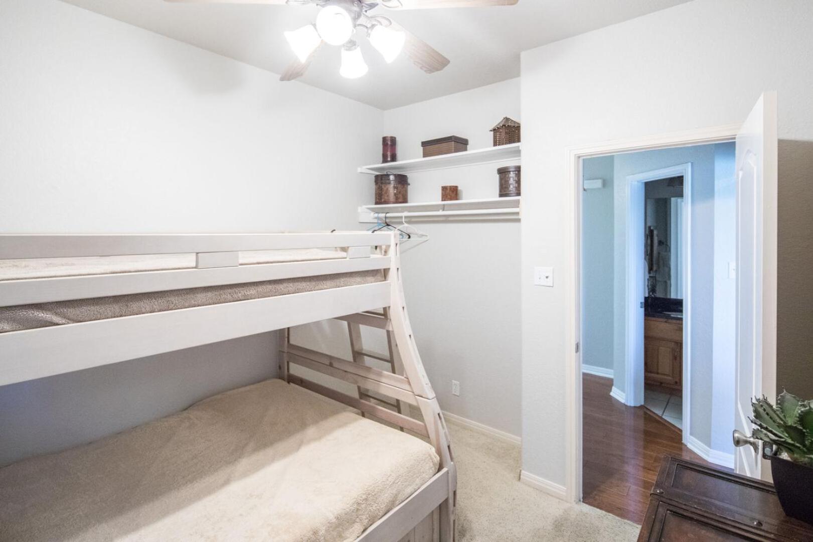 Overlook Pointe Lake House- Waterfront with Stunning Views and Hot Tub!