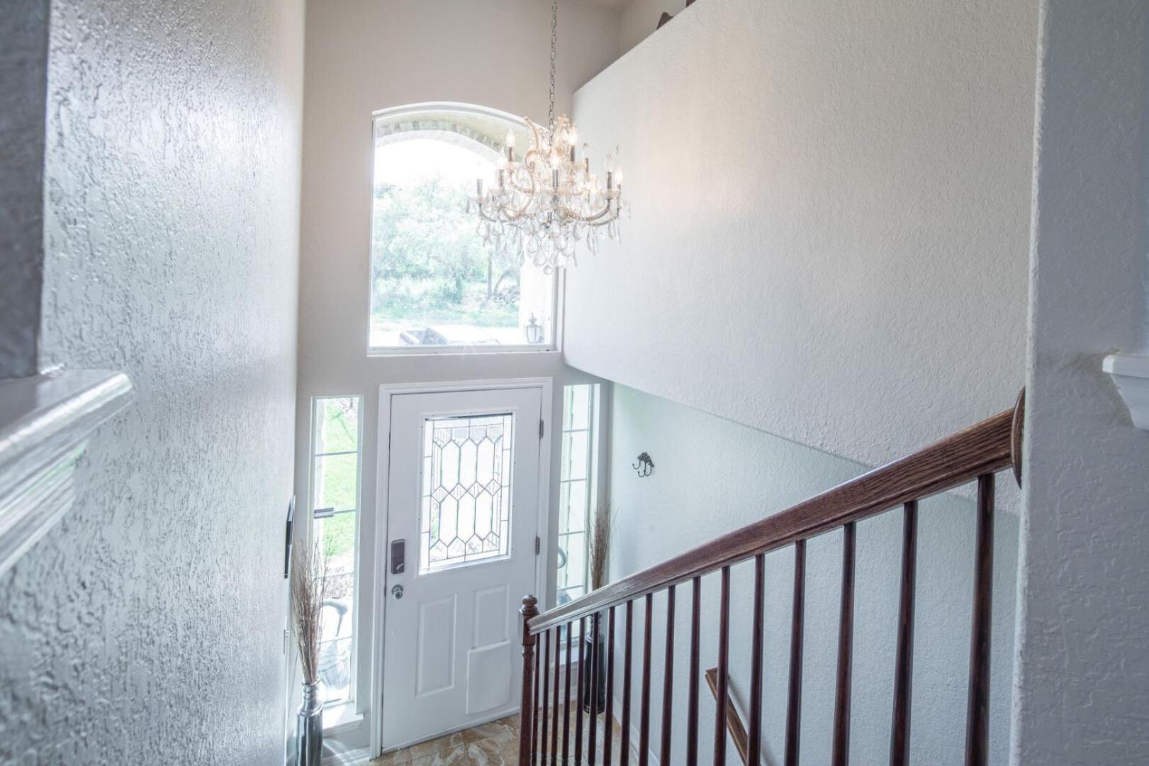 Overlook Pointe Lake House- Waterfront with Stunning Views and Hot Tub!