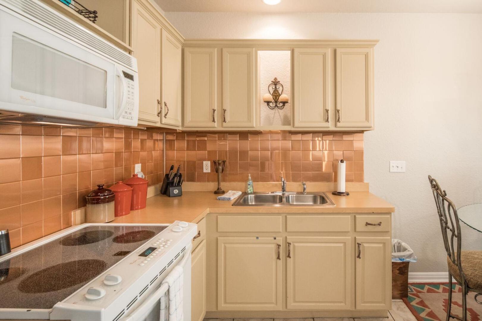 Overlook Pointe Lake House- Waterfront with Stunning Views and Hot Tub!