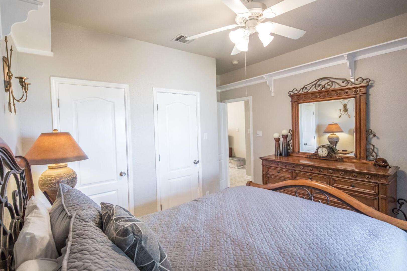 Overlook Pointe Lake House- Waterfront with Stunning Views and Hot Tub!