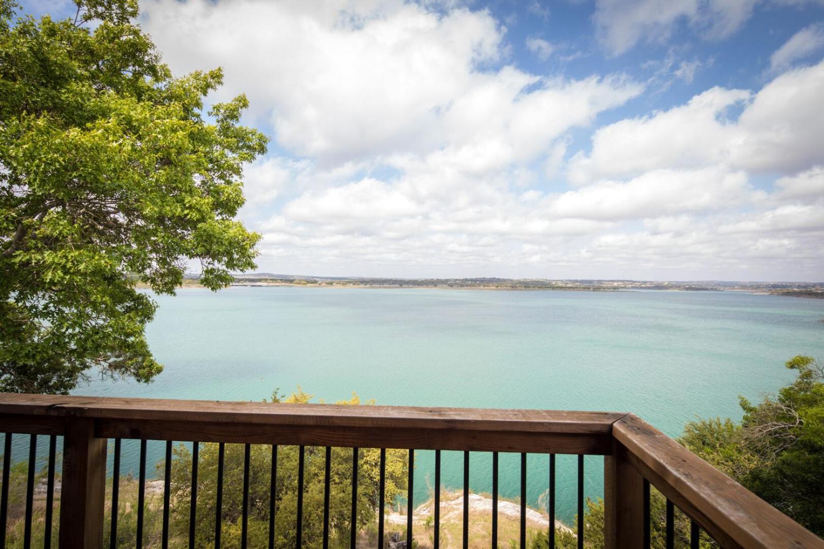 Overlook Pointe Lake House- Waterfront with Stunning Views and Hot Tub!