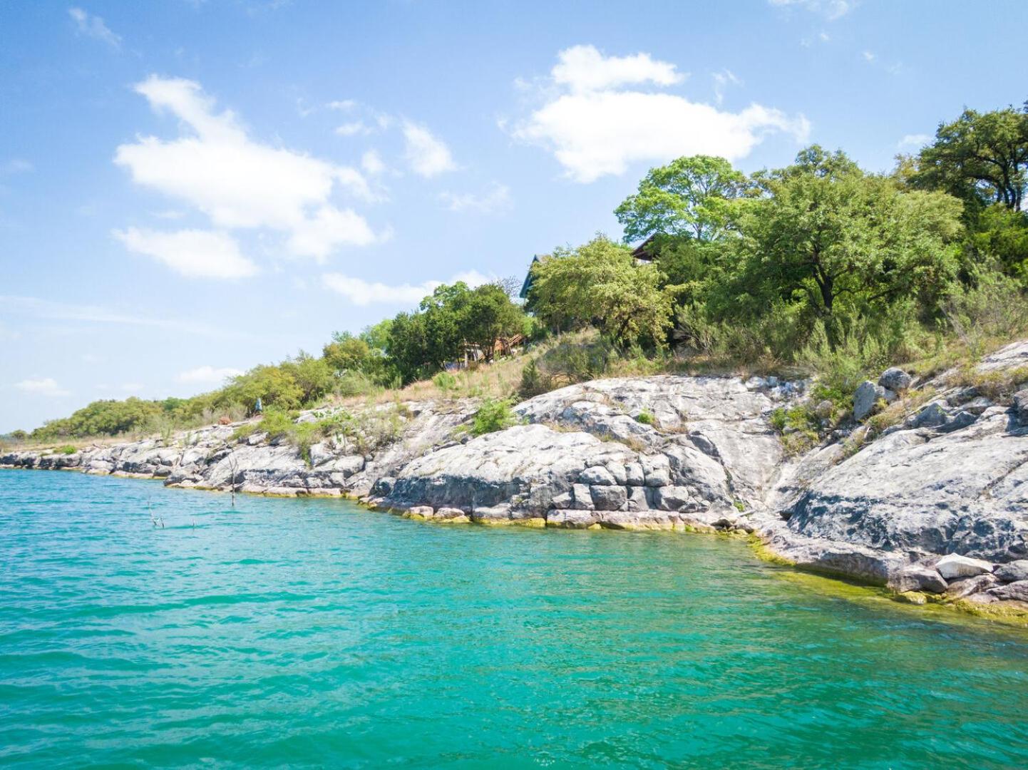 Overlook Pointe Lake House- Waterfront with Stunning Views and Hot Tub!