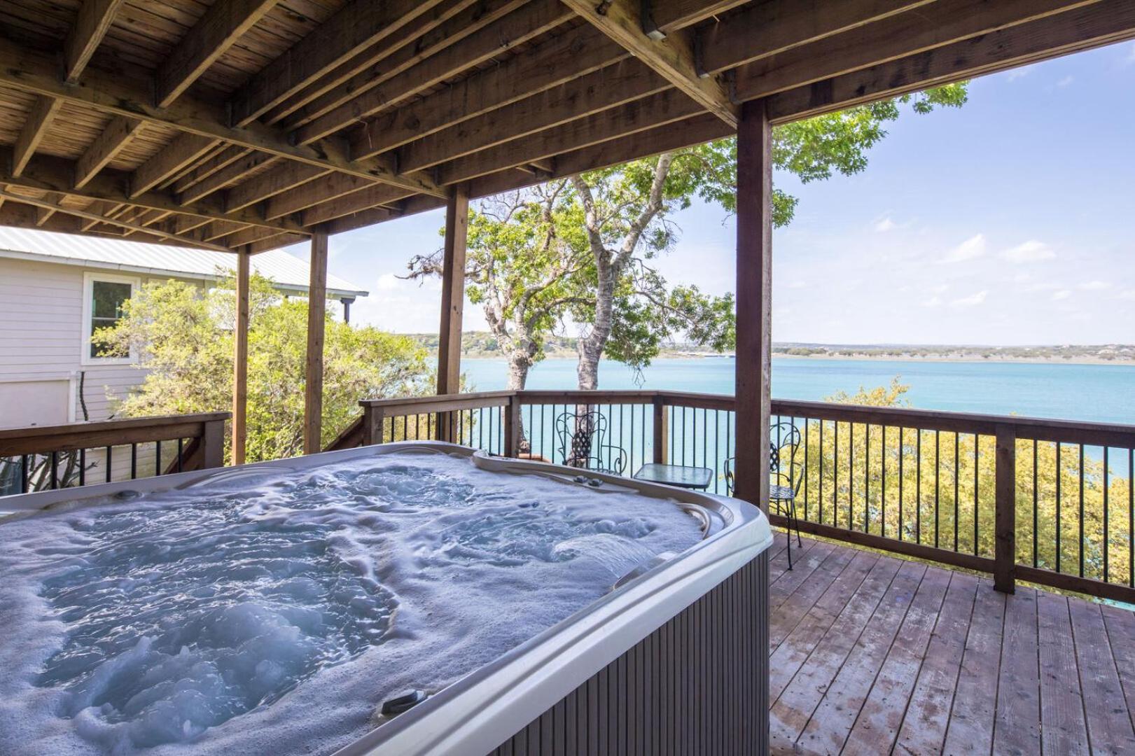 Overlook Pointe Lake House- Waterfront with Stunning Views and Hot Tub!