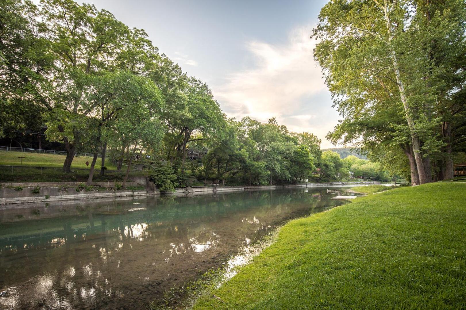 Guadalupe Daze - 4 Bedroom Riverfront, Come and Relax!
