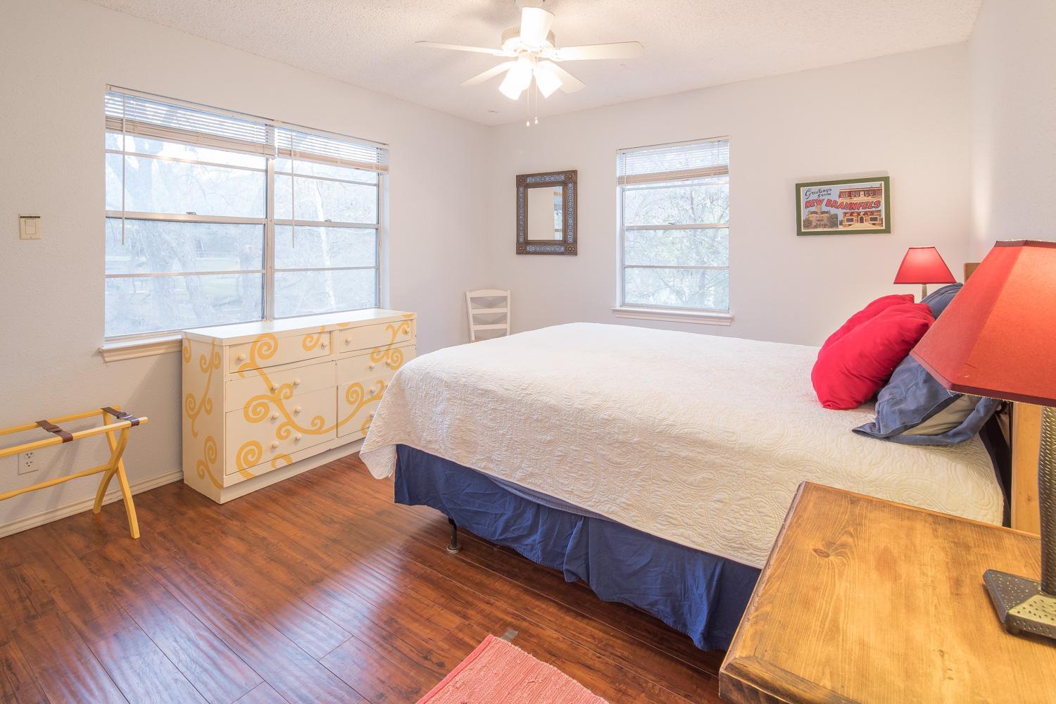 Guadalupe Daze - 4 Bedroom Riverfront, Come and Relax!