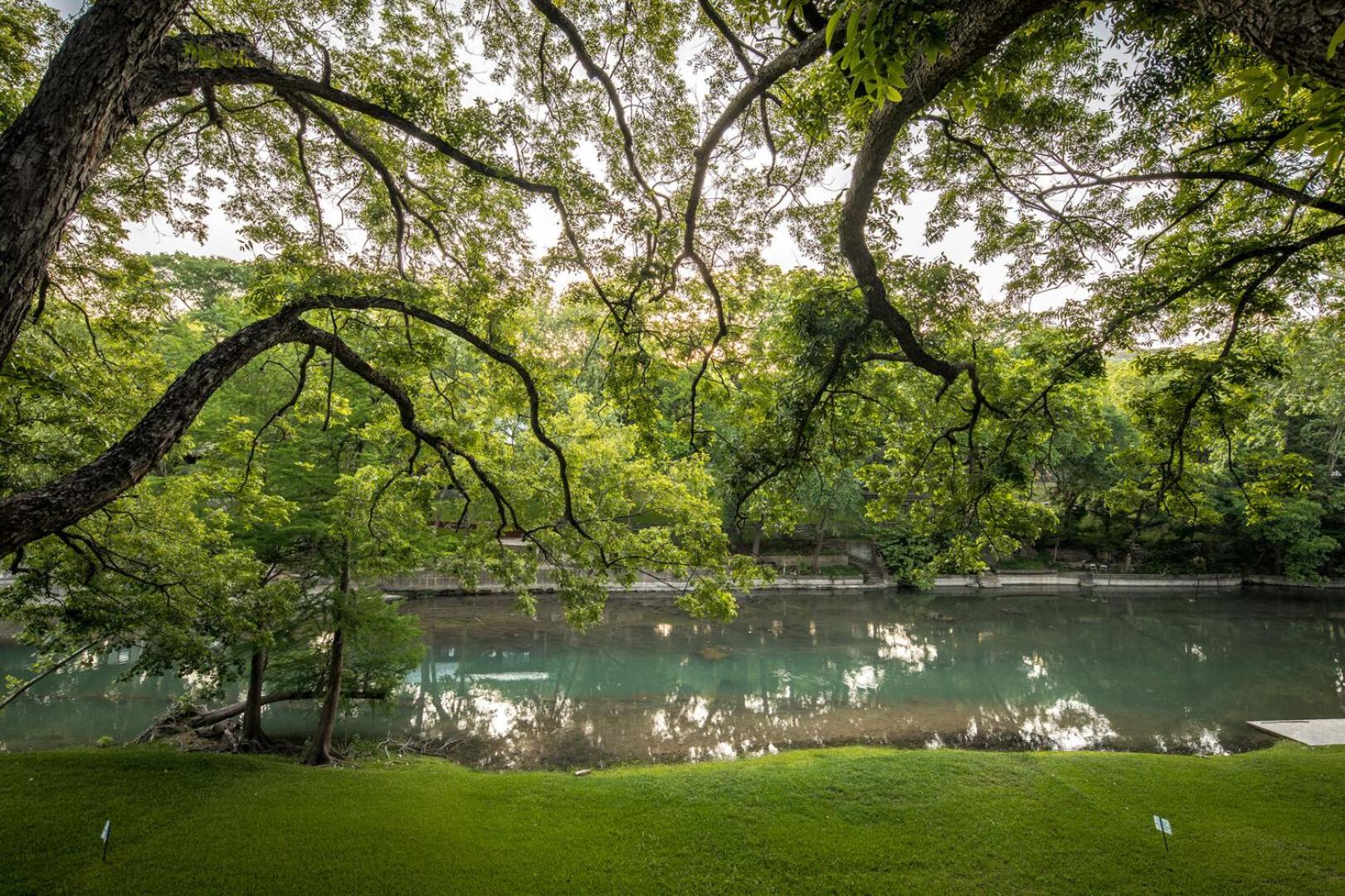 Guadalupe Daze - 4 Bedroom Riverfront, Come and Relax!