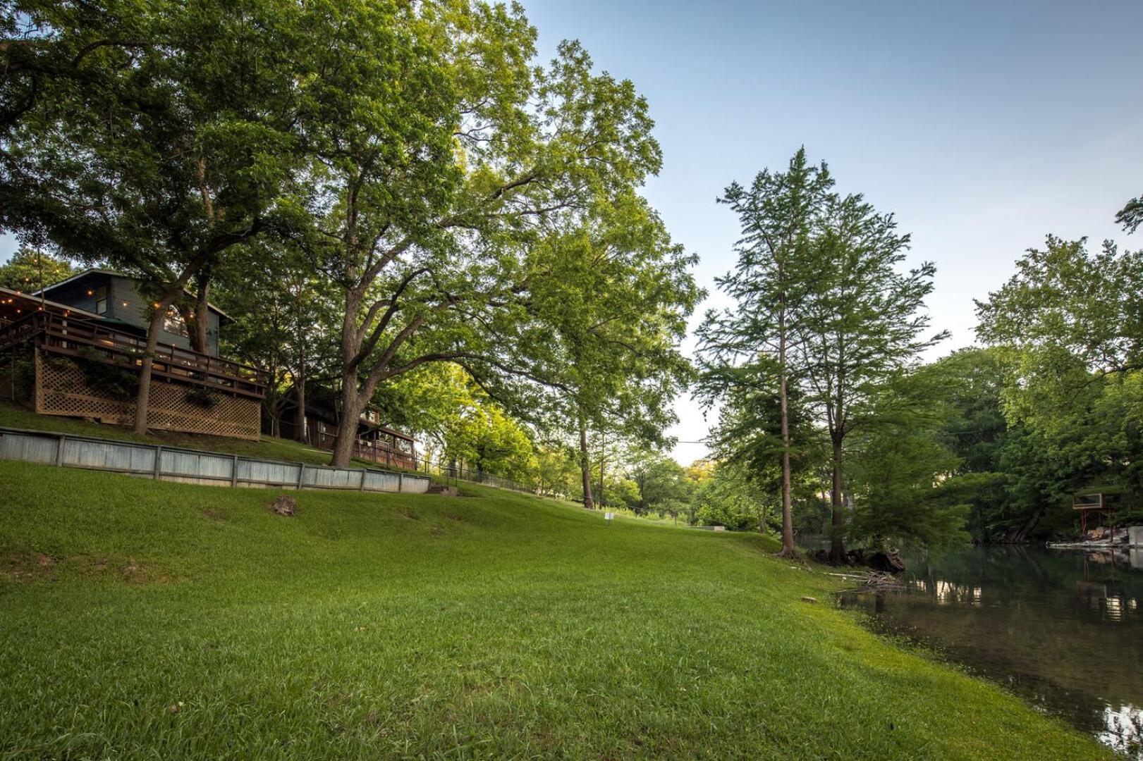 Guadalupe Daze - 4 Bedroom Riverfront, Come and Relax!