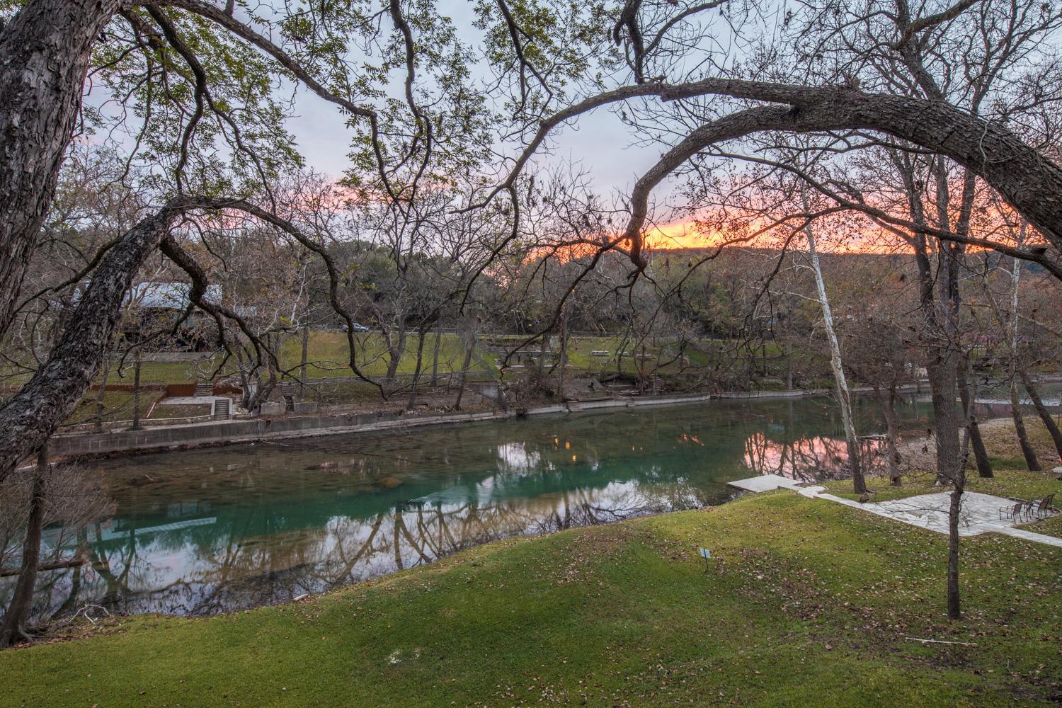 Guadalupe Daze - 4 Bedroom Riverfront, Come and Relax!