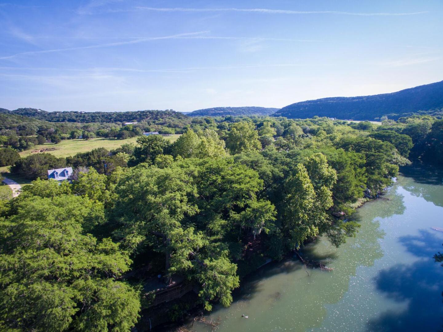 Bohemian Hill - Guadalupe Rivefront, Ancient Cypress Trees, Sleeps 12!