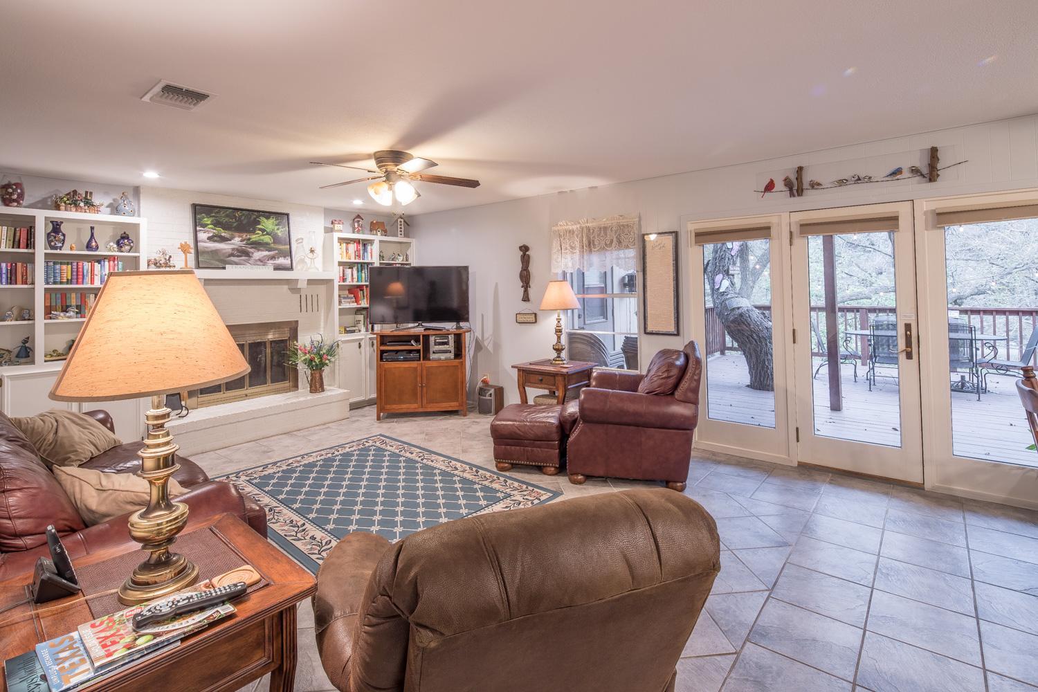 Bohemian Hill - Guadalupe Rivefront, Ancient Cypress Trees, Sleeps 12!