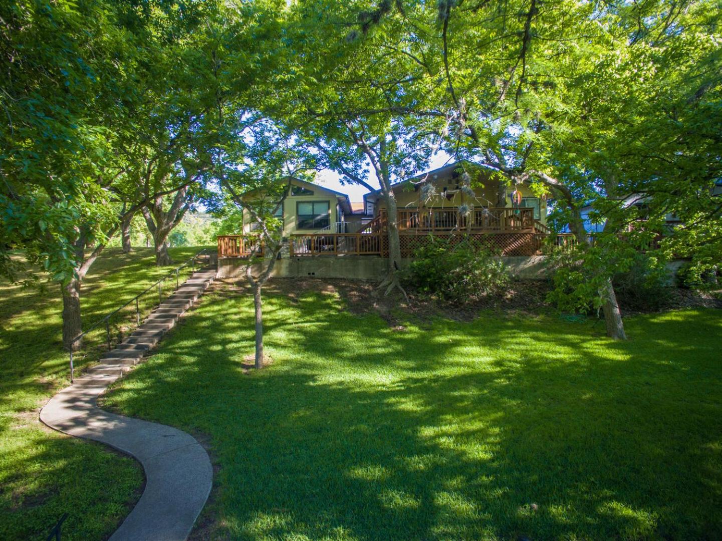 Bohemian Hill - Guadalupe Rivefront, Ancient Cypress Trees, Sleeps 12!