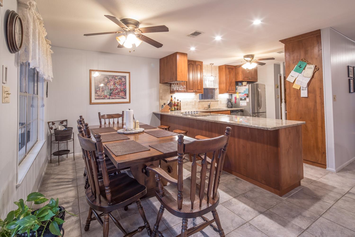 Bohemian Hill - Guadalupe Rivefront, Ancient Cypress Trees, Sleeps 12!