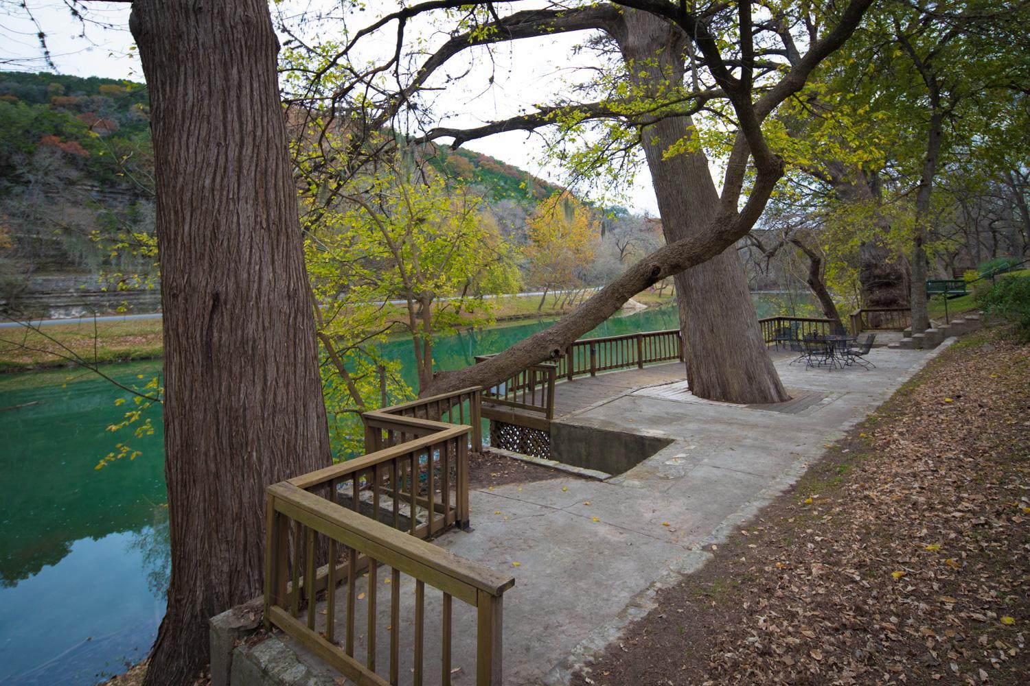 Bohemian Hill - Guadalupe Rivefront, Ancient Cypress Trees, Sleeps 12!