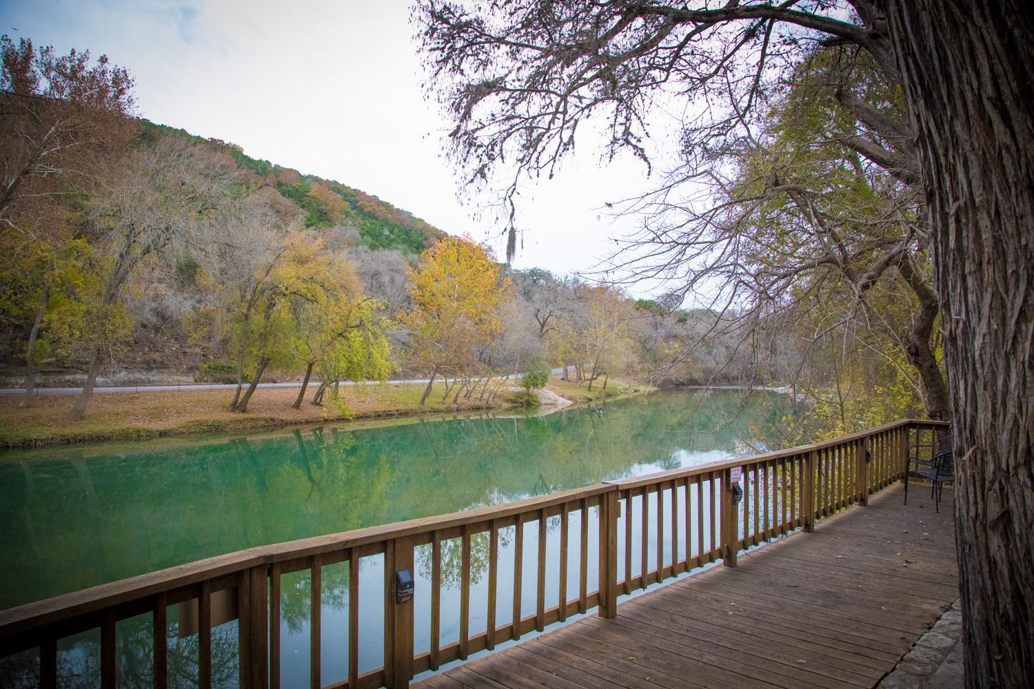 Bohemian Hill - Guadalupe Rivefront, Ancient Cypress Trees, Sleeps 12!