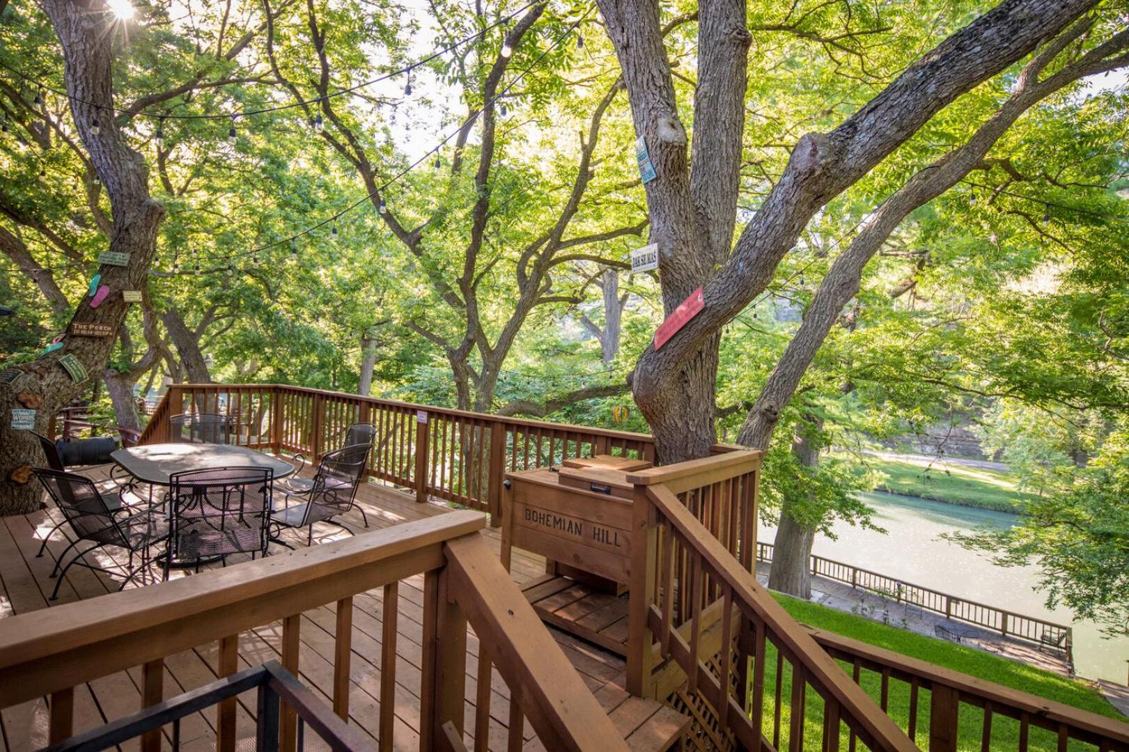 Bohemian Hill - Guadalupe Rivefront, Ancient Cypress Trees, Sleeps 12!