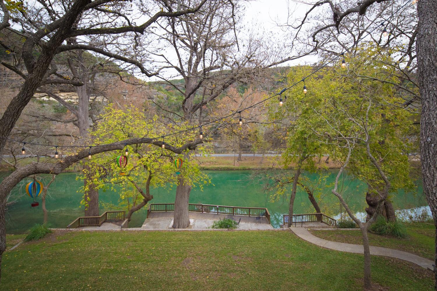 Bohemian Hill - Guadalupe Rivefront, Ancient Cypress Trees, Sleeps 12!