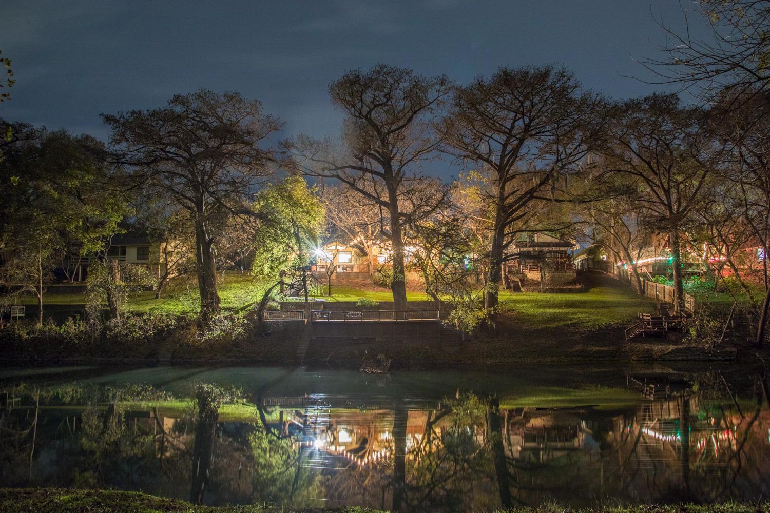 Bohemian Hill - Guadalupe Rivefront, Ancient Cypress Trees, Sleeps 12!