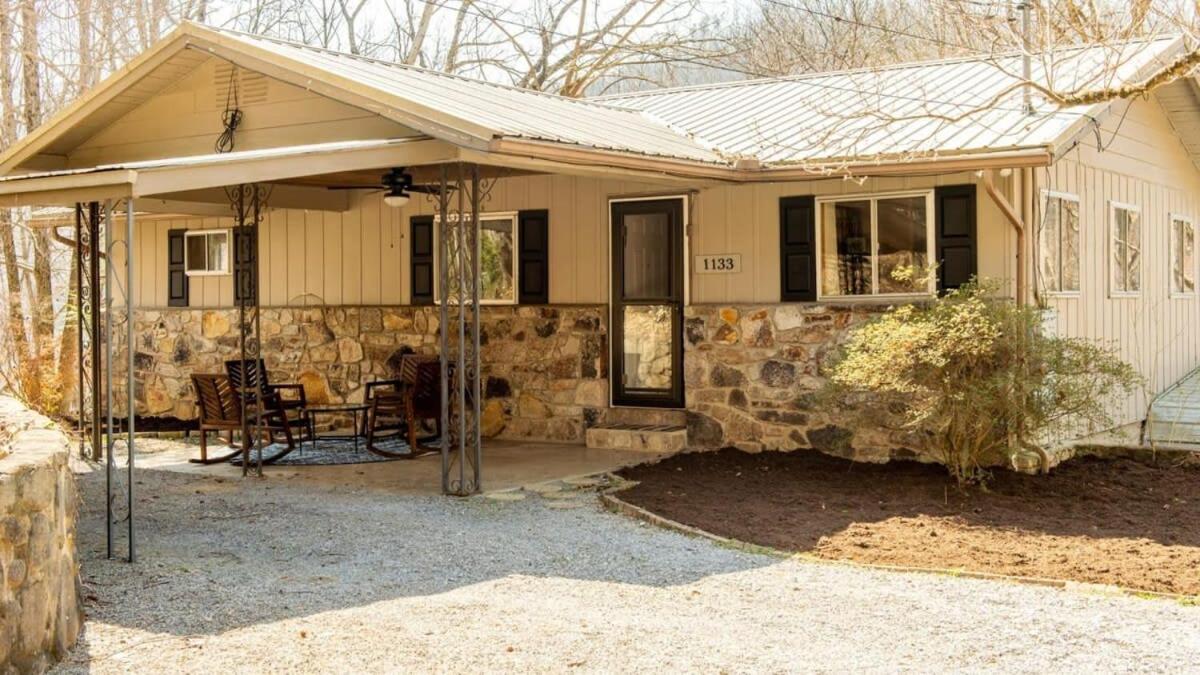 Little Smokys Retreat , 5 Bedroom , Only 10 min to Gatlinburg and Pigeon Forge! view 2