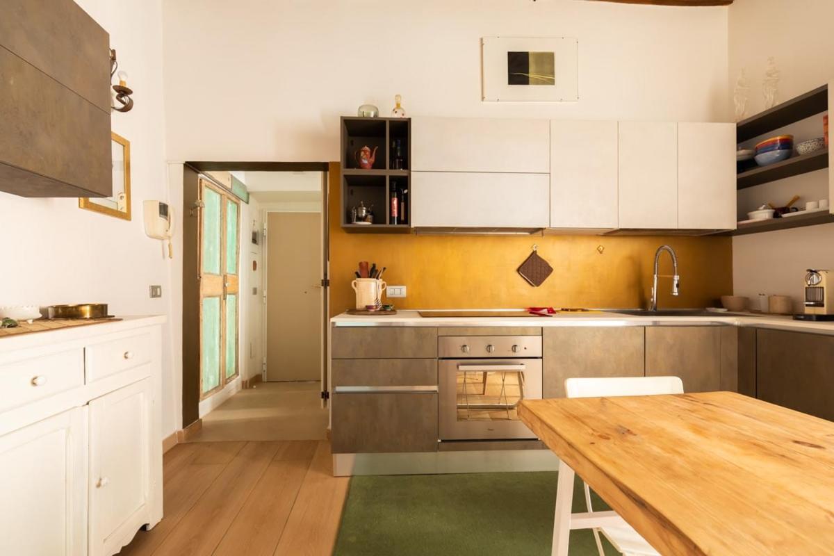 Reginella White Apartment