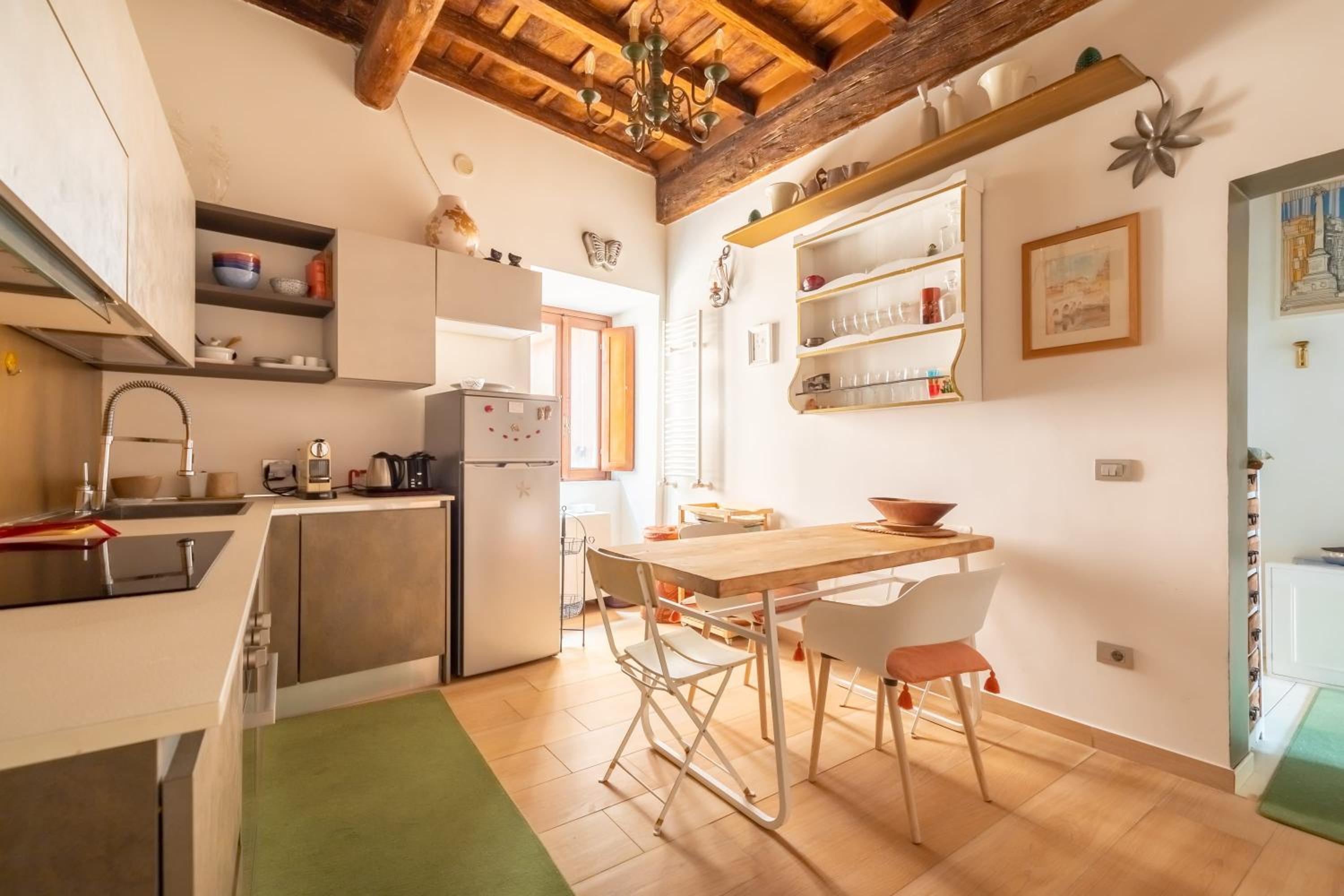 Reginella White Apartment