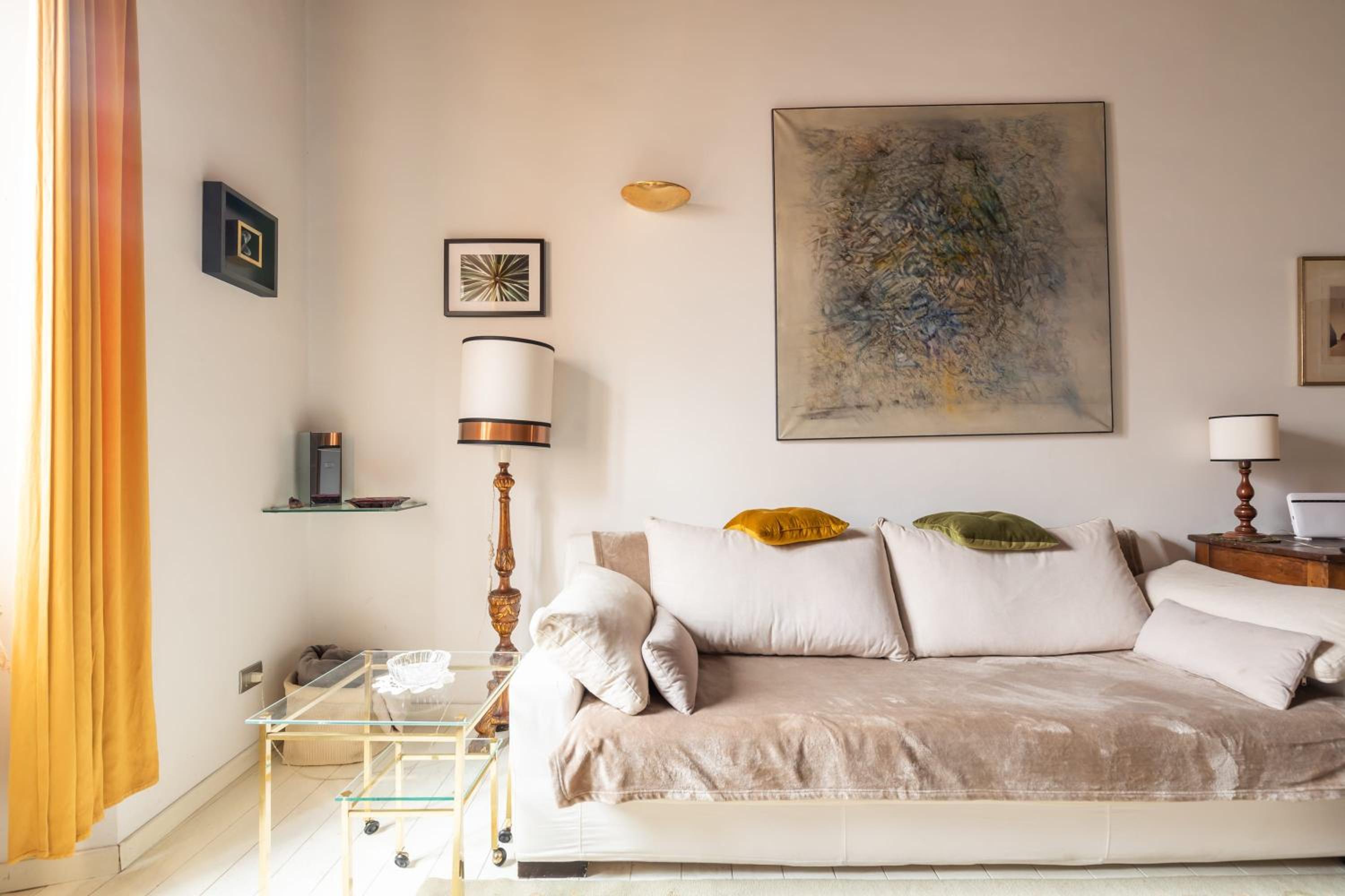 Reginella White Apartment