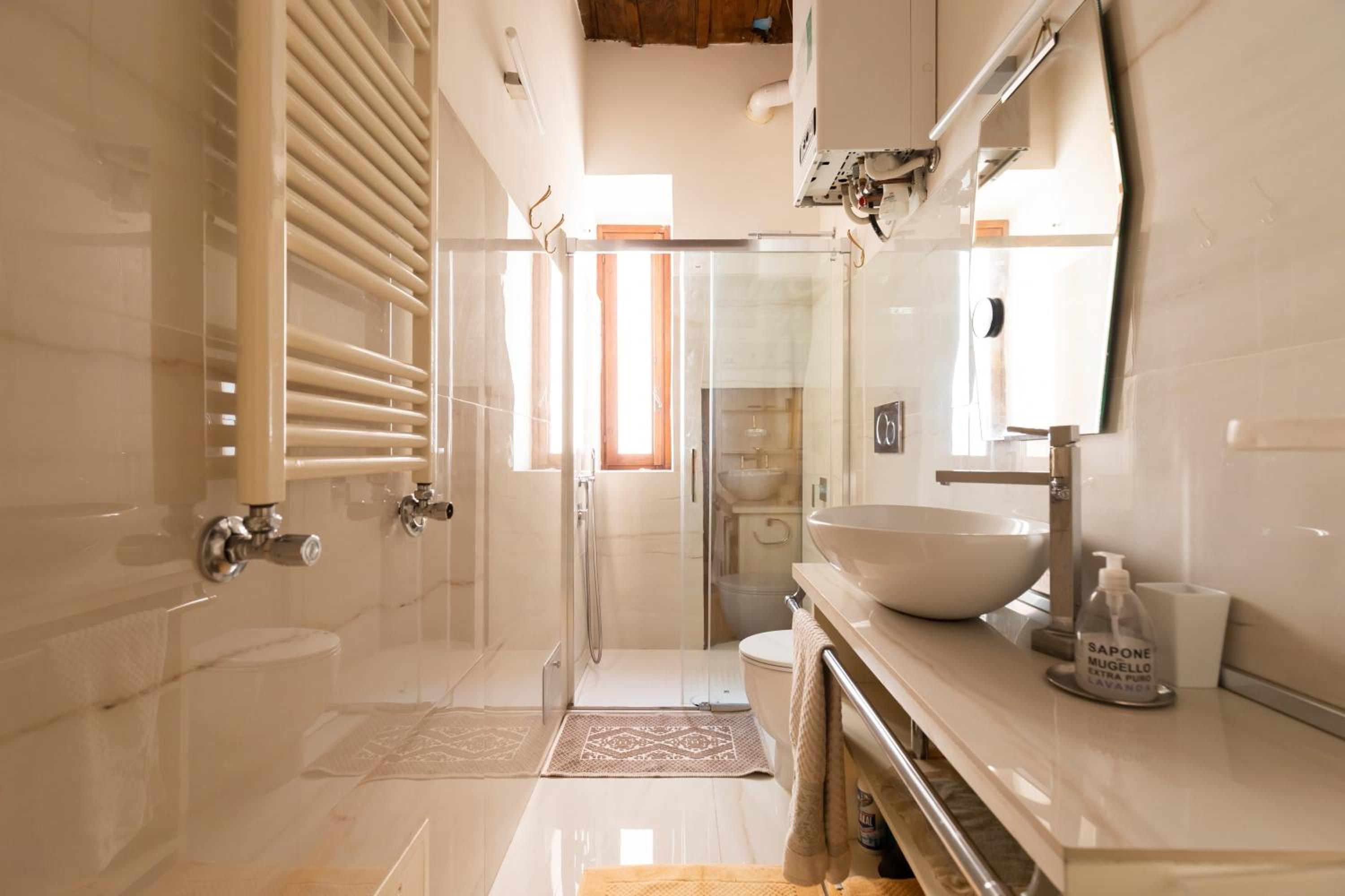 Reginella White Apartment