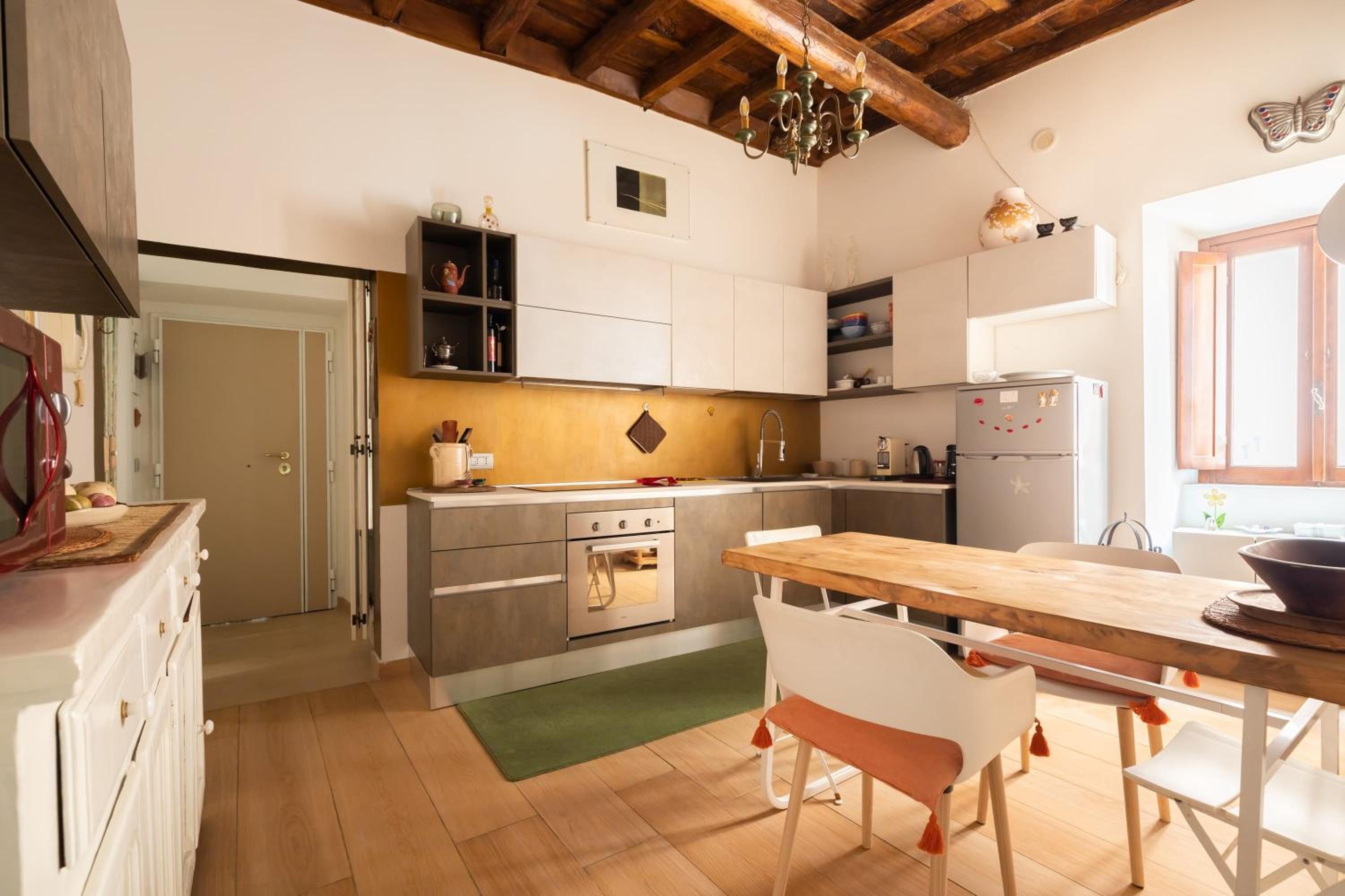 Reginella White Apartment