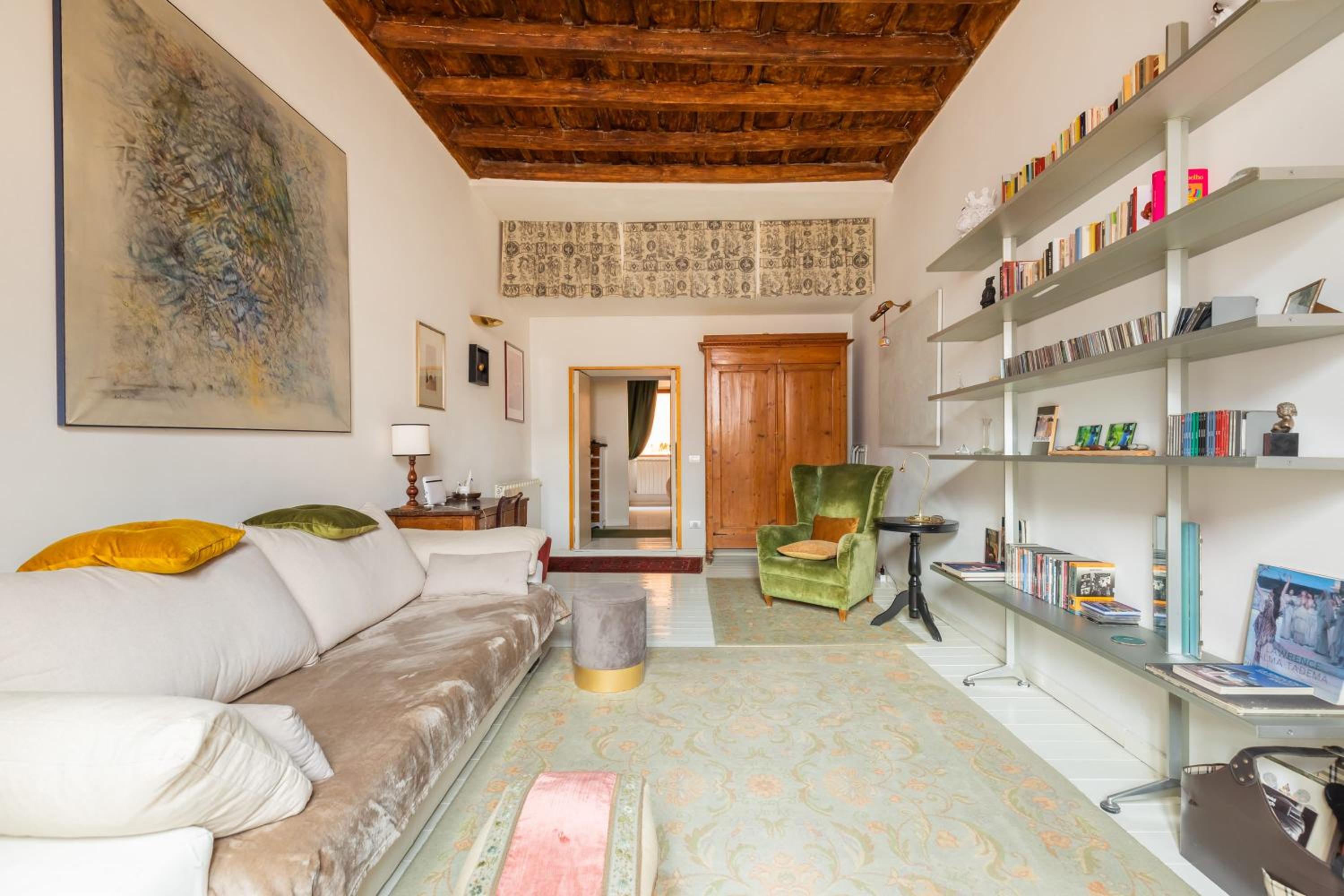 Reginella White Apartment