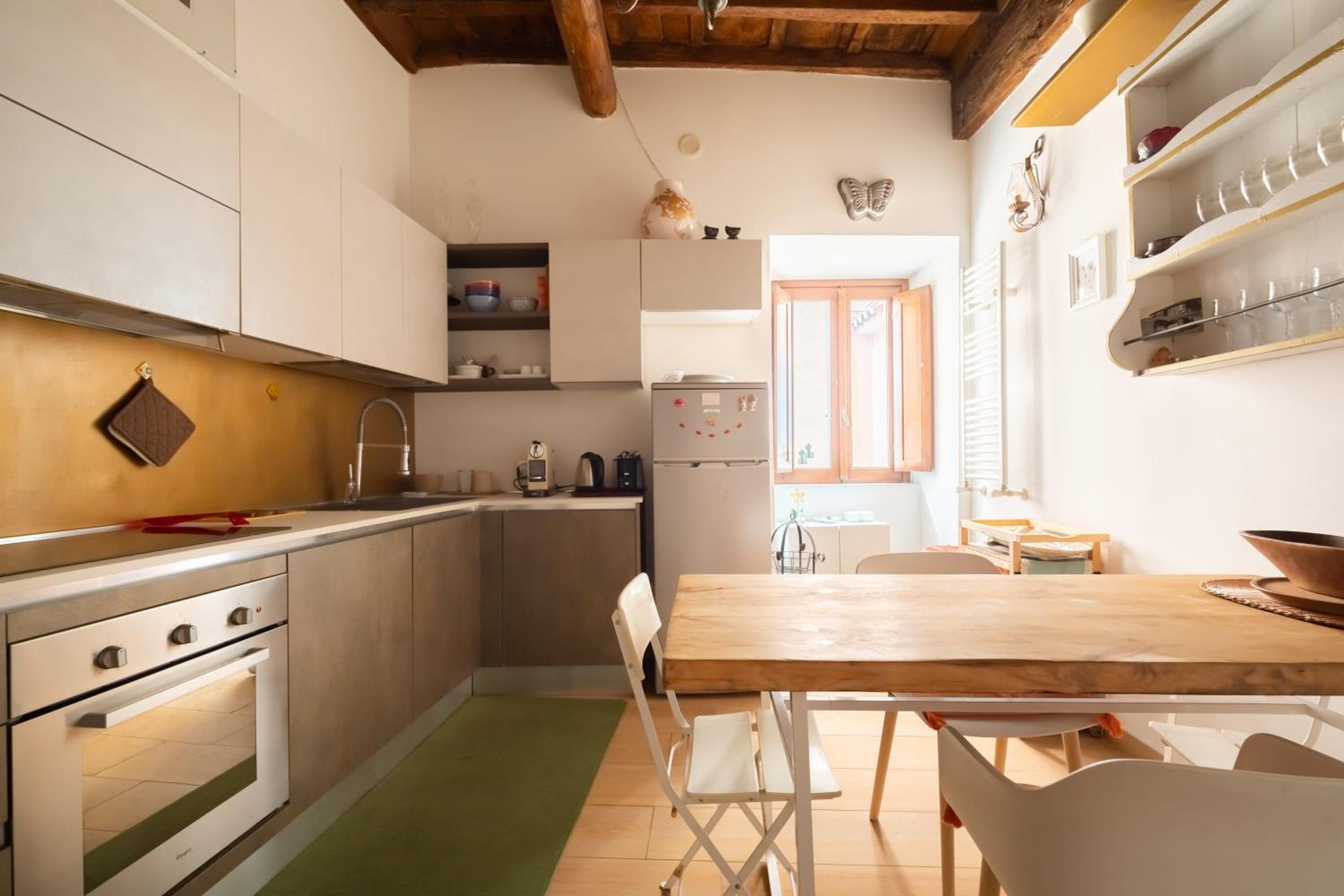 Reginella White Apartment