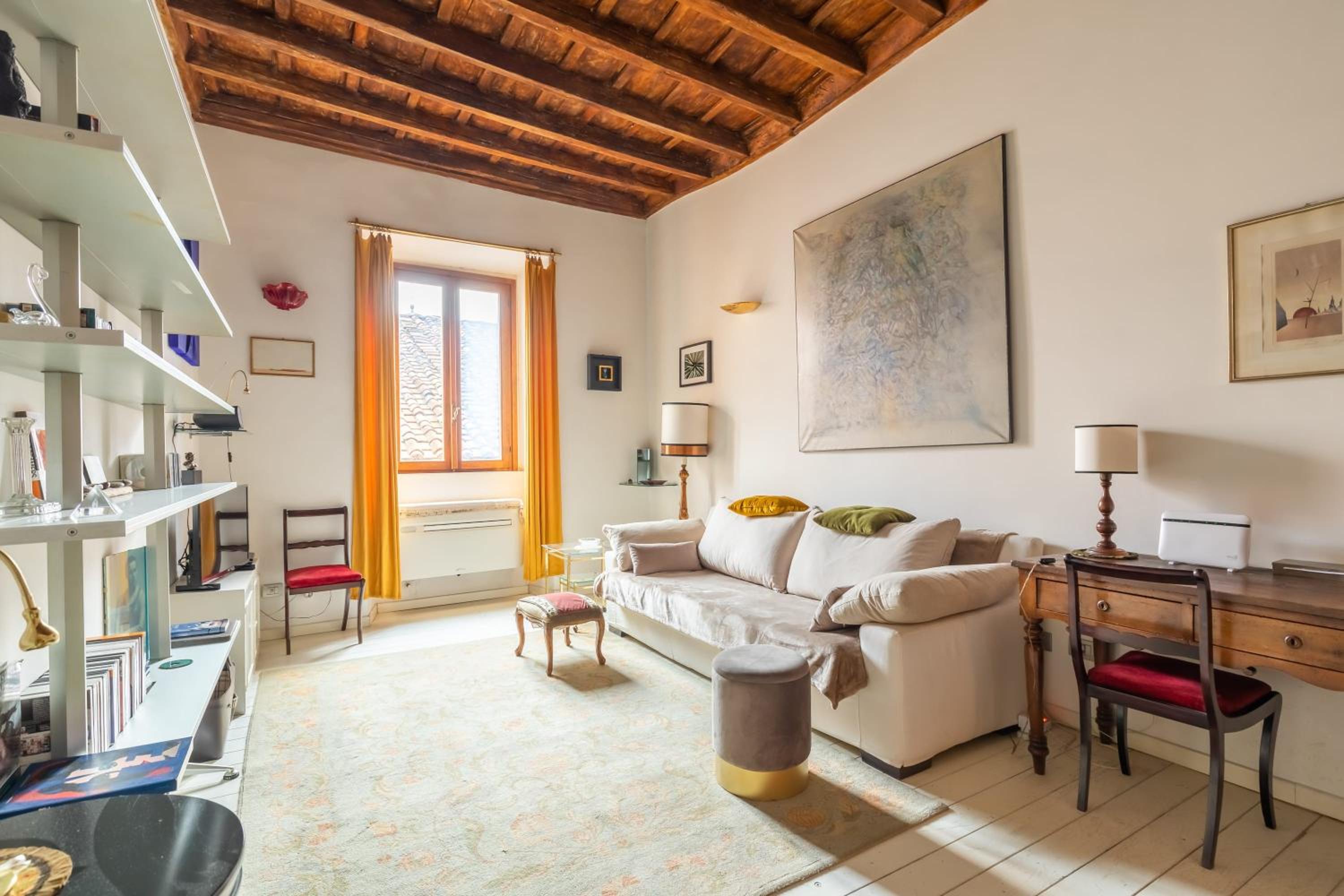 Reginella White Apartment