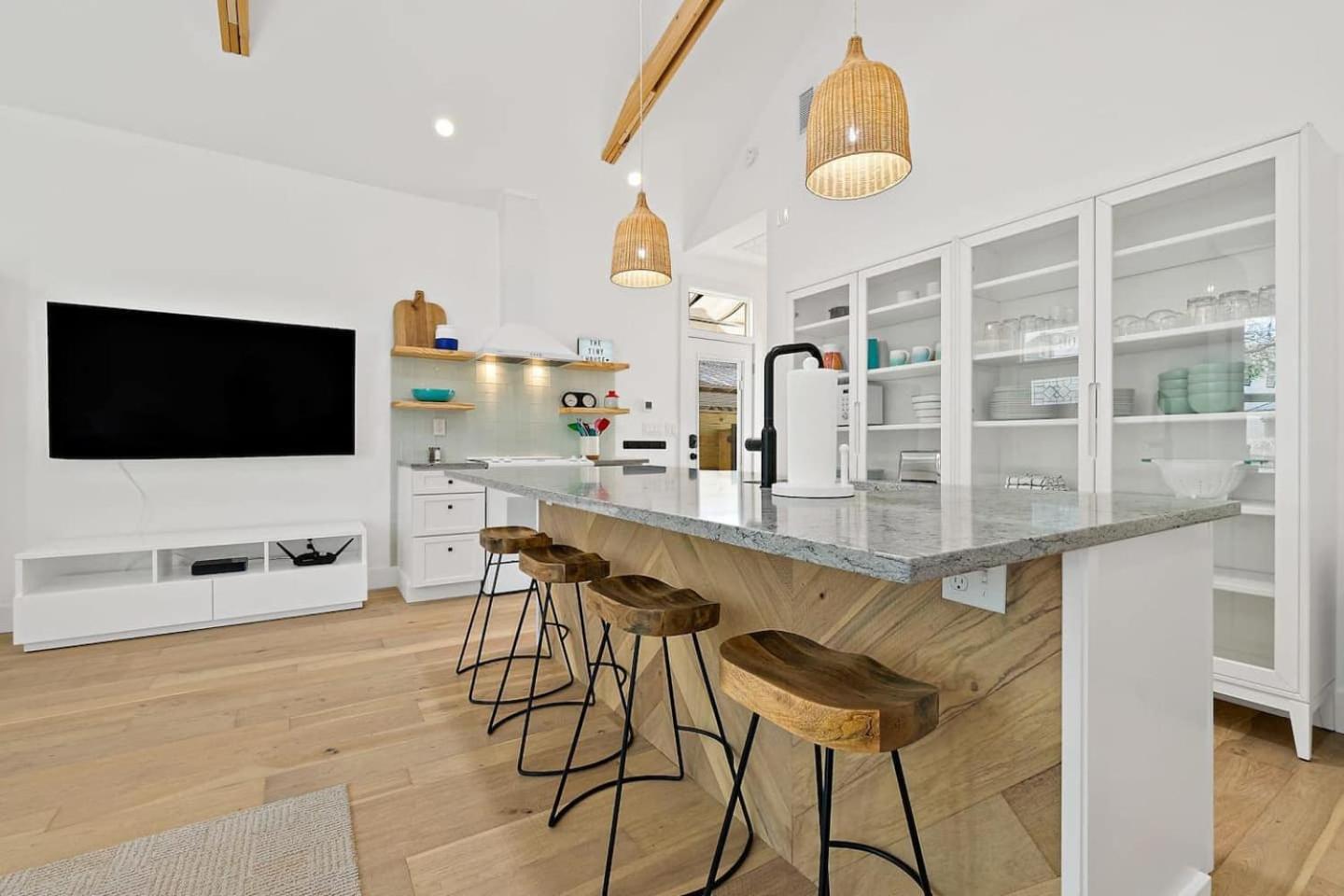 Haven Tiny House - Heated Pool - Walk To Downtown view 4