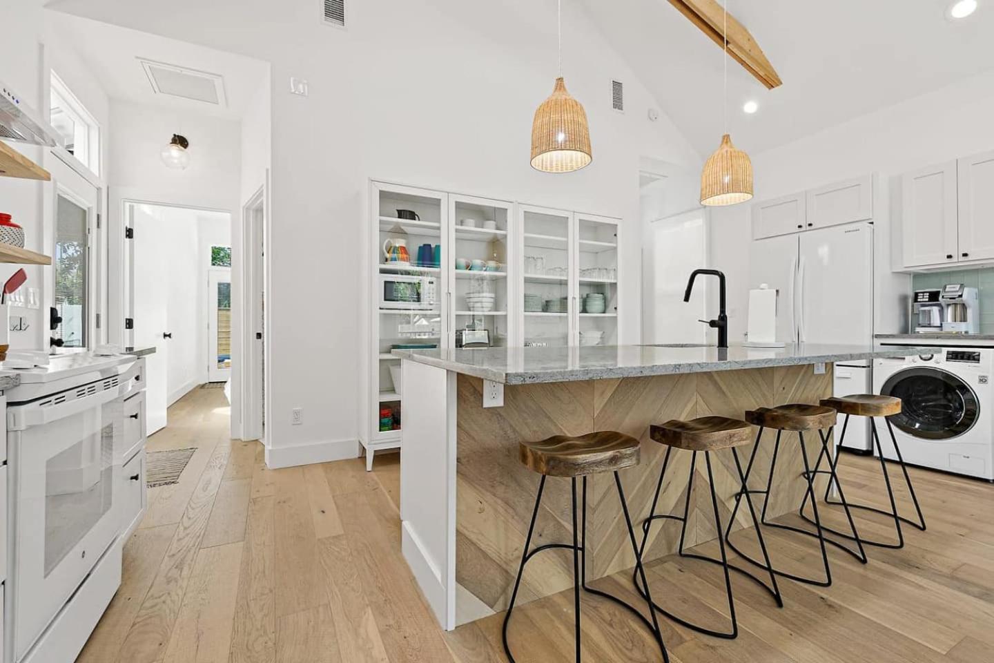 Haven Tiny House - Heated Pool - Walk To Downtown view 5
