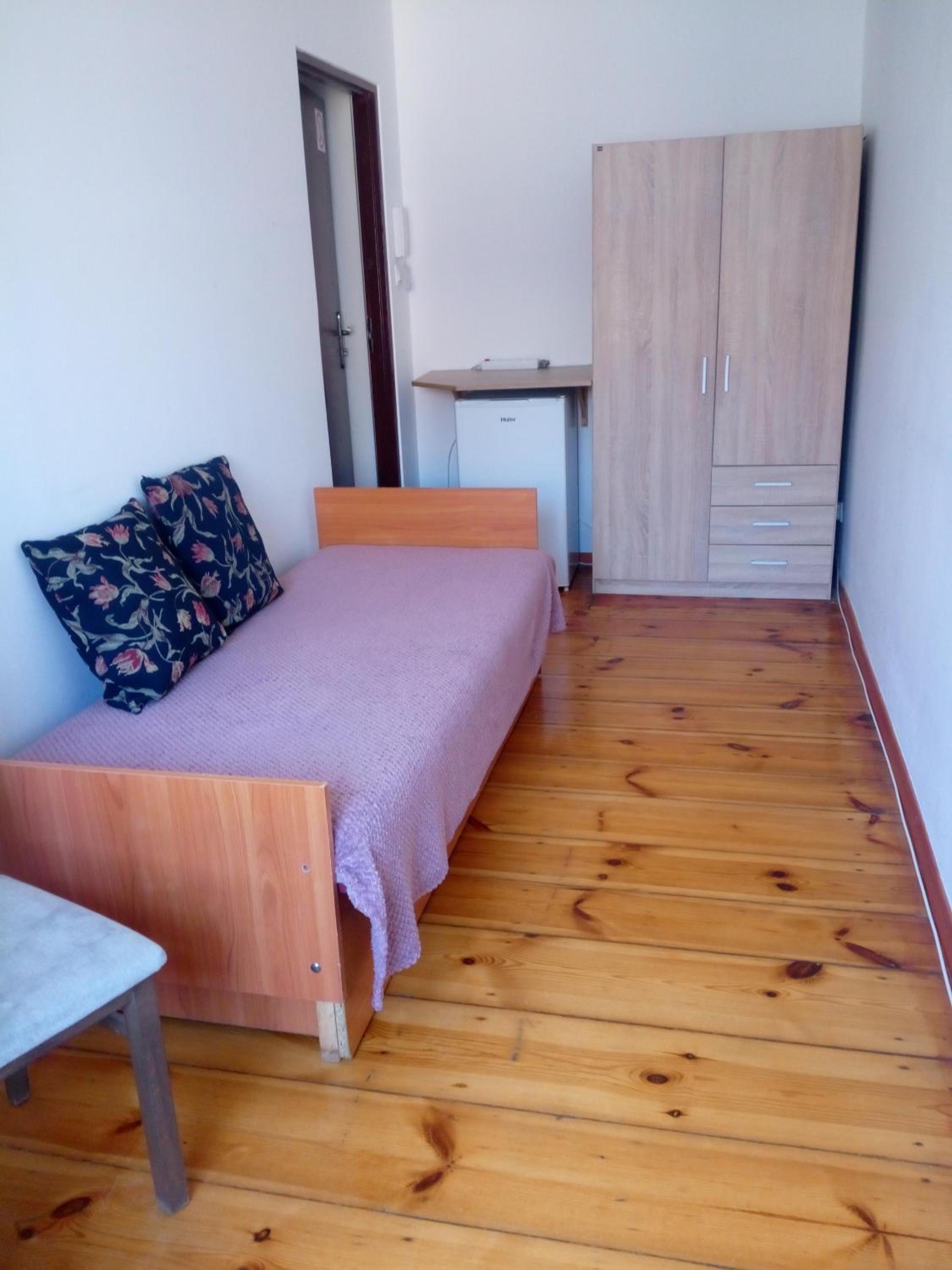 Hostel Tulip - Pokój 7 ze wspólną łazienką i kuchnią view 4