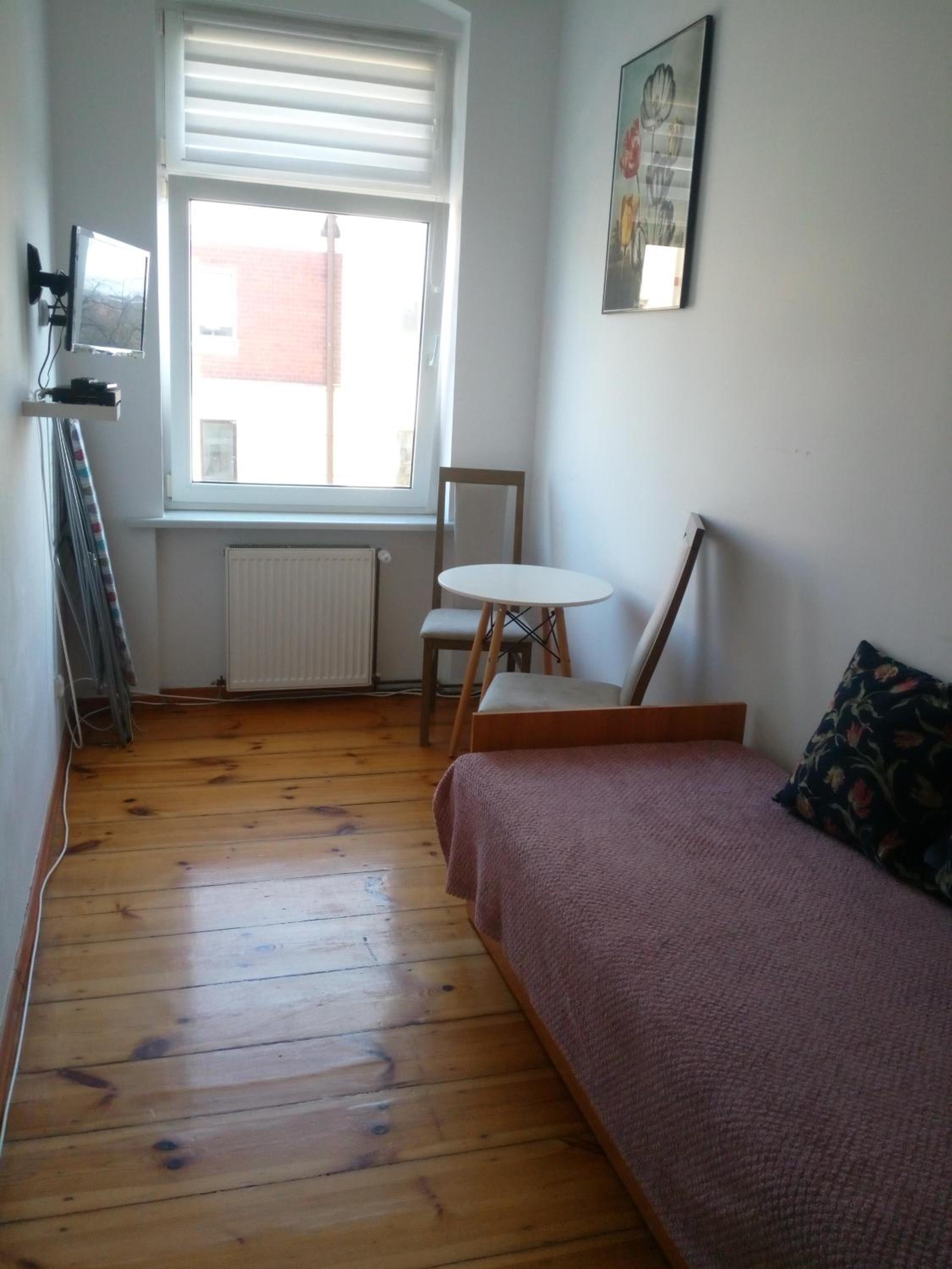 Hostel Tulip - Pokój 7 ze wspólną łazienką i kuchnią view 2